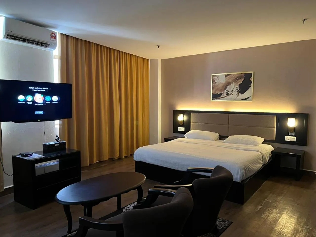 Bed in Remington Hotel