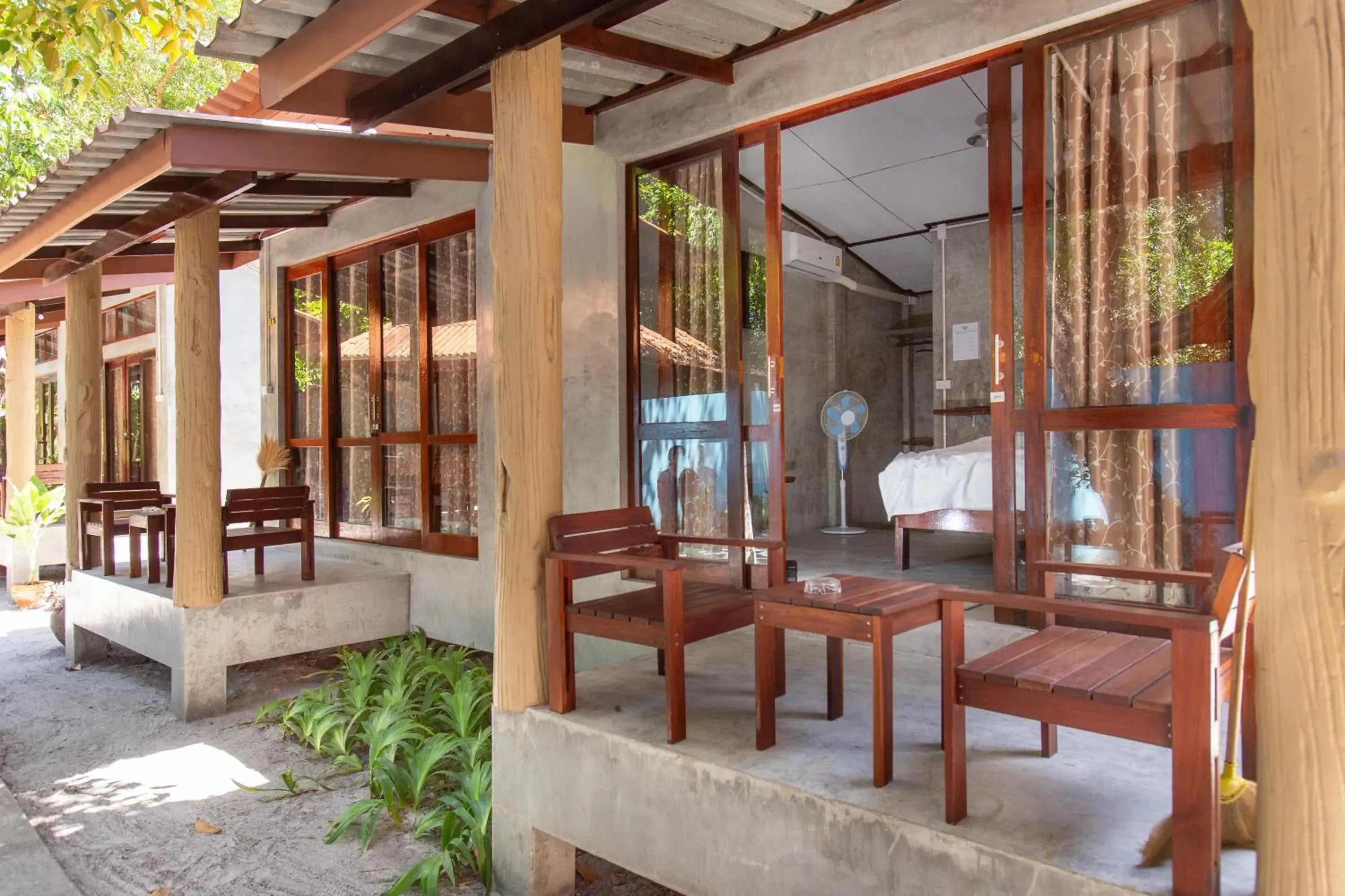 Photo of the whole room in Frog Beach House Photo of the whole room in Frog Beach House