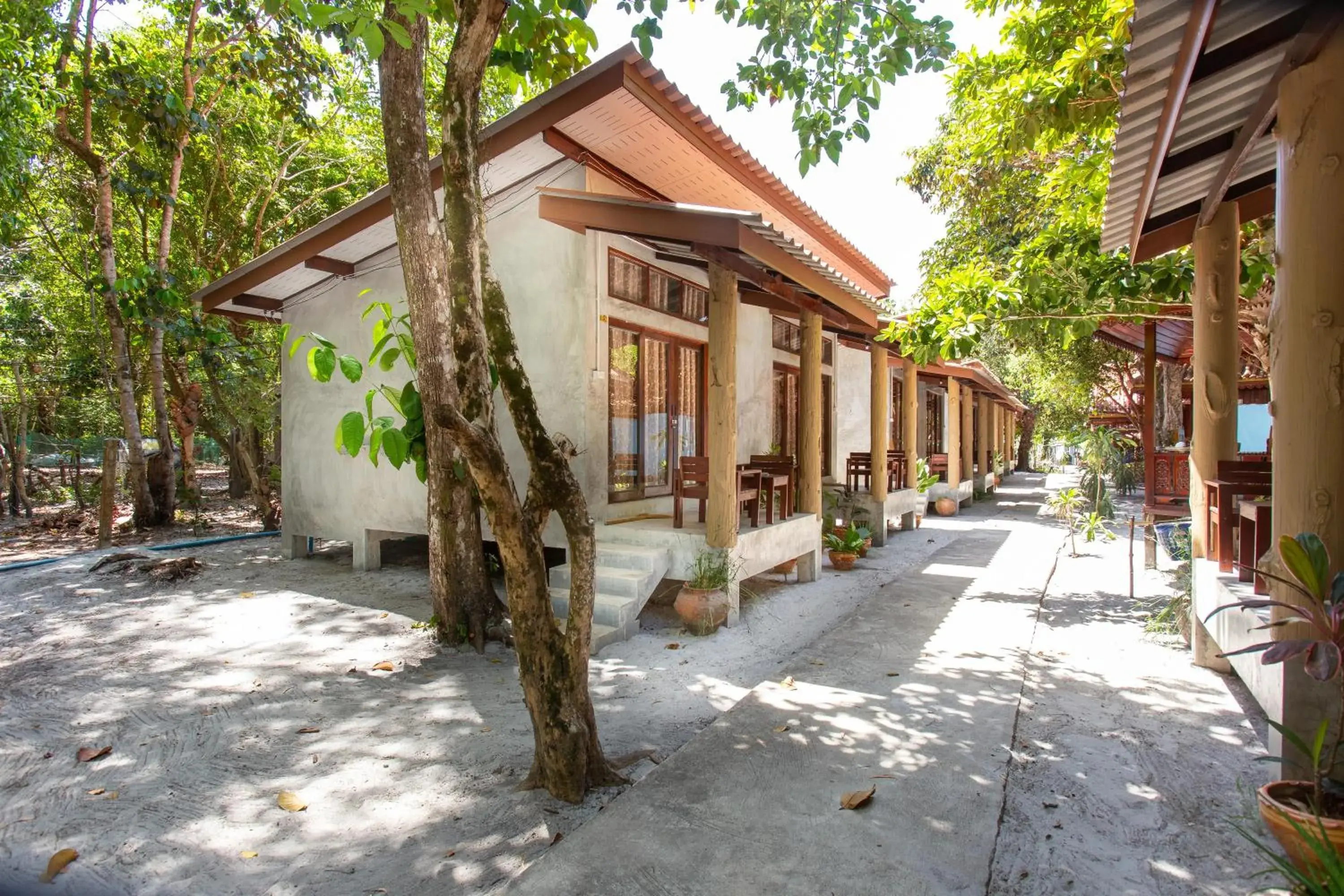 Property building in Frog Beach House Property building in Frog Beach House