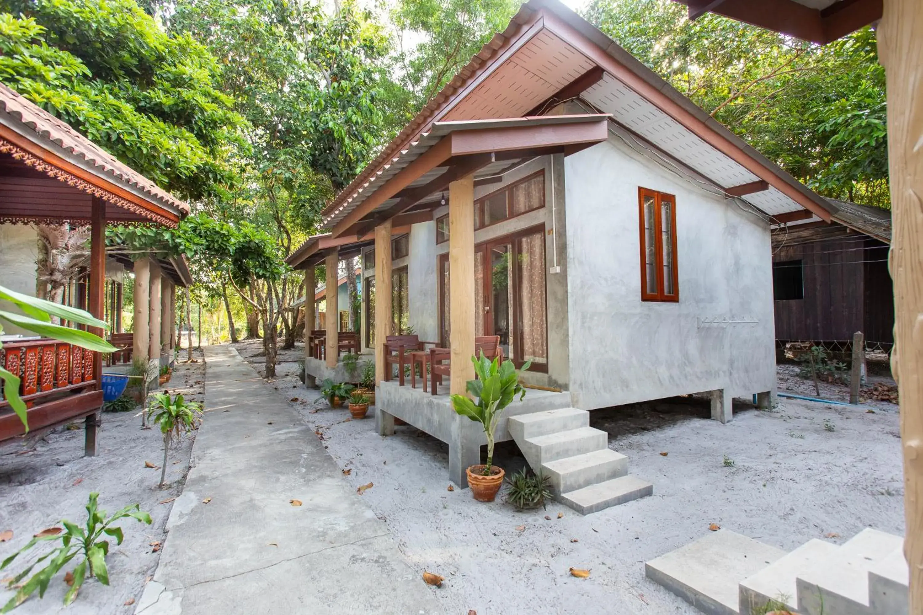 Facade/entrance in Frog Beach House Facade/entrance in Frog Beach House