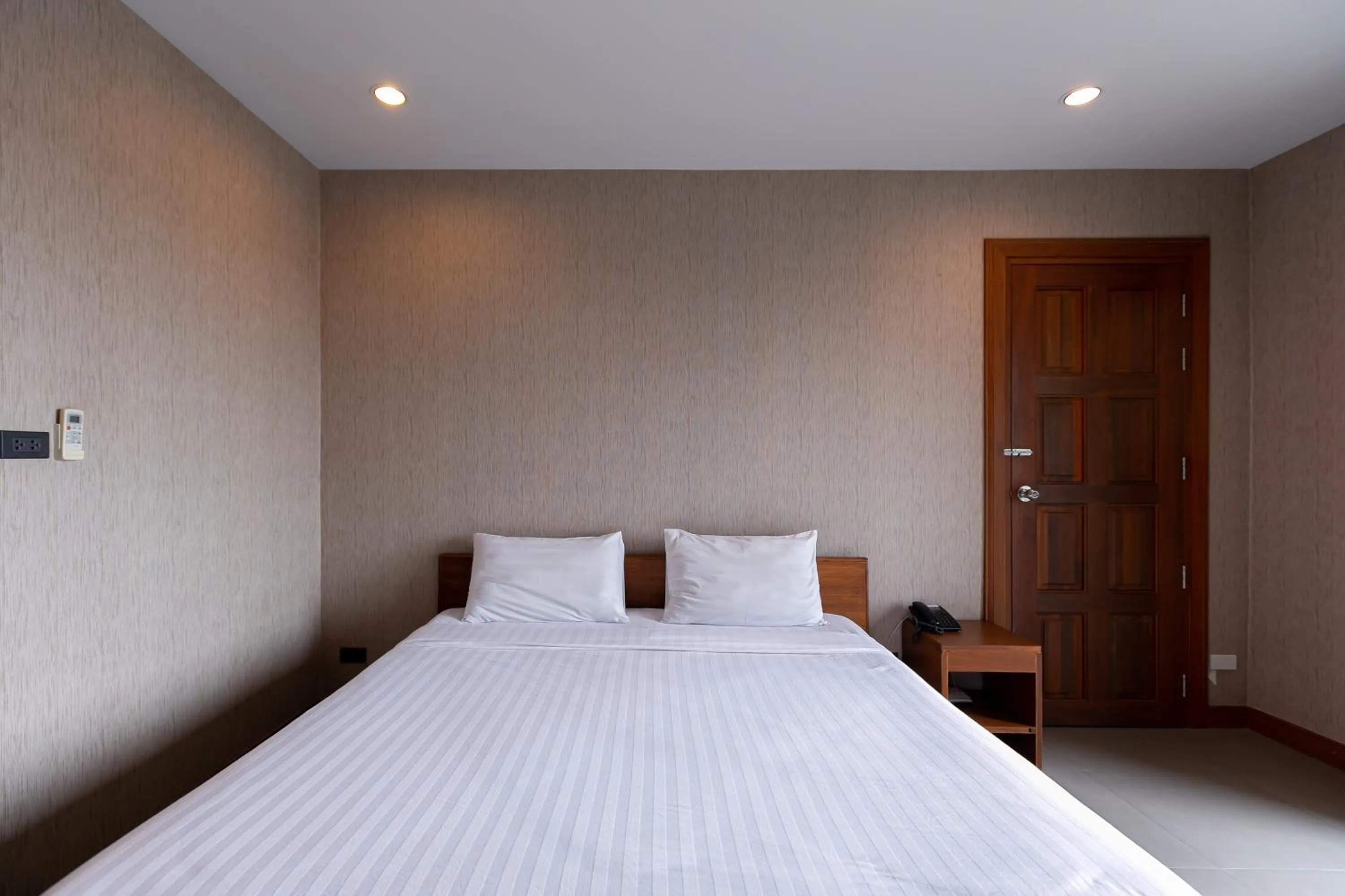 Bed in Farthai Residence