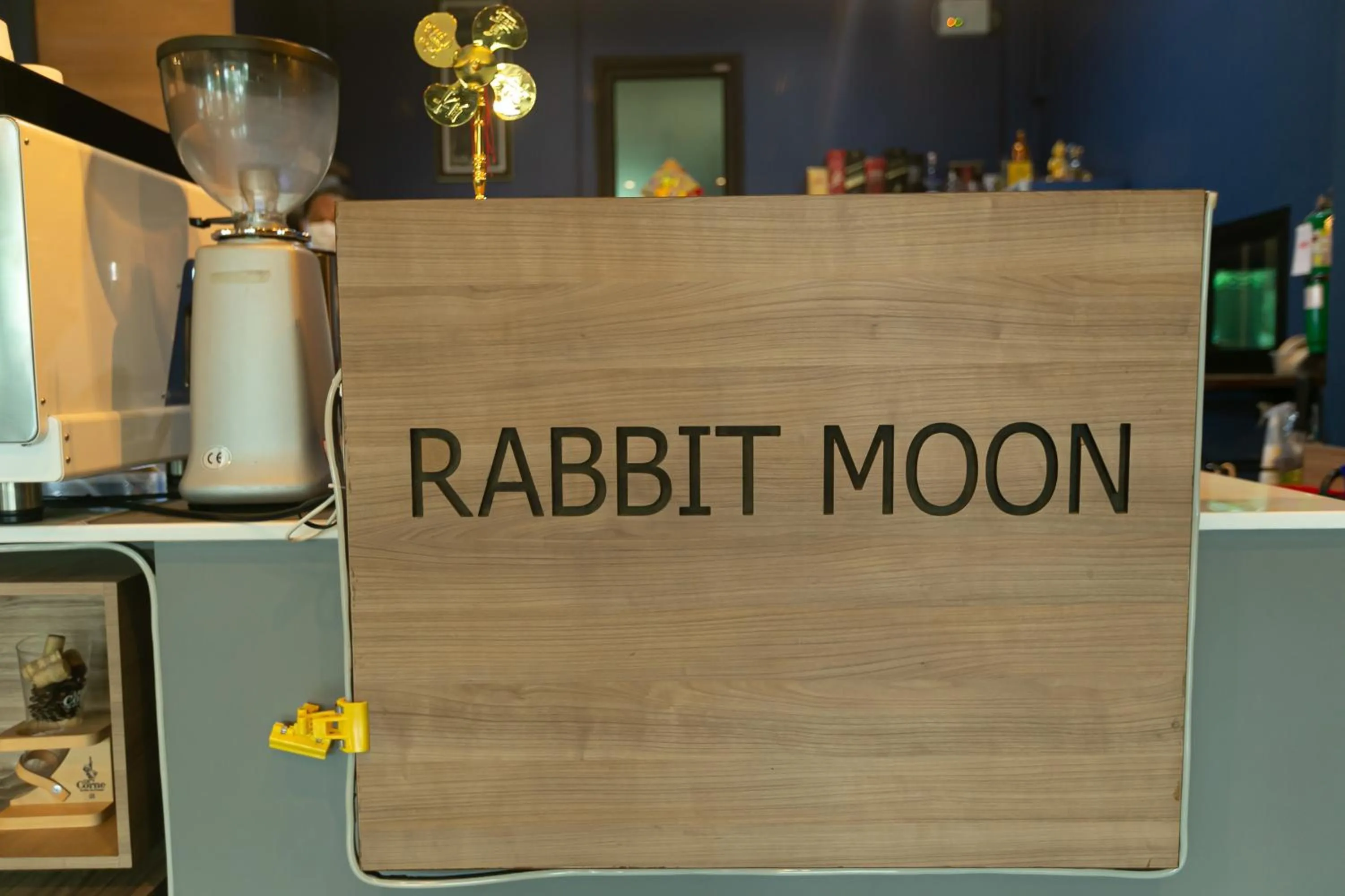 Restaurant/places to eat in Farthai Residence