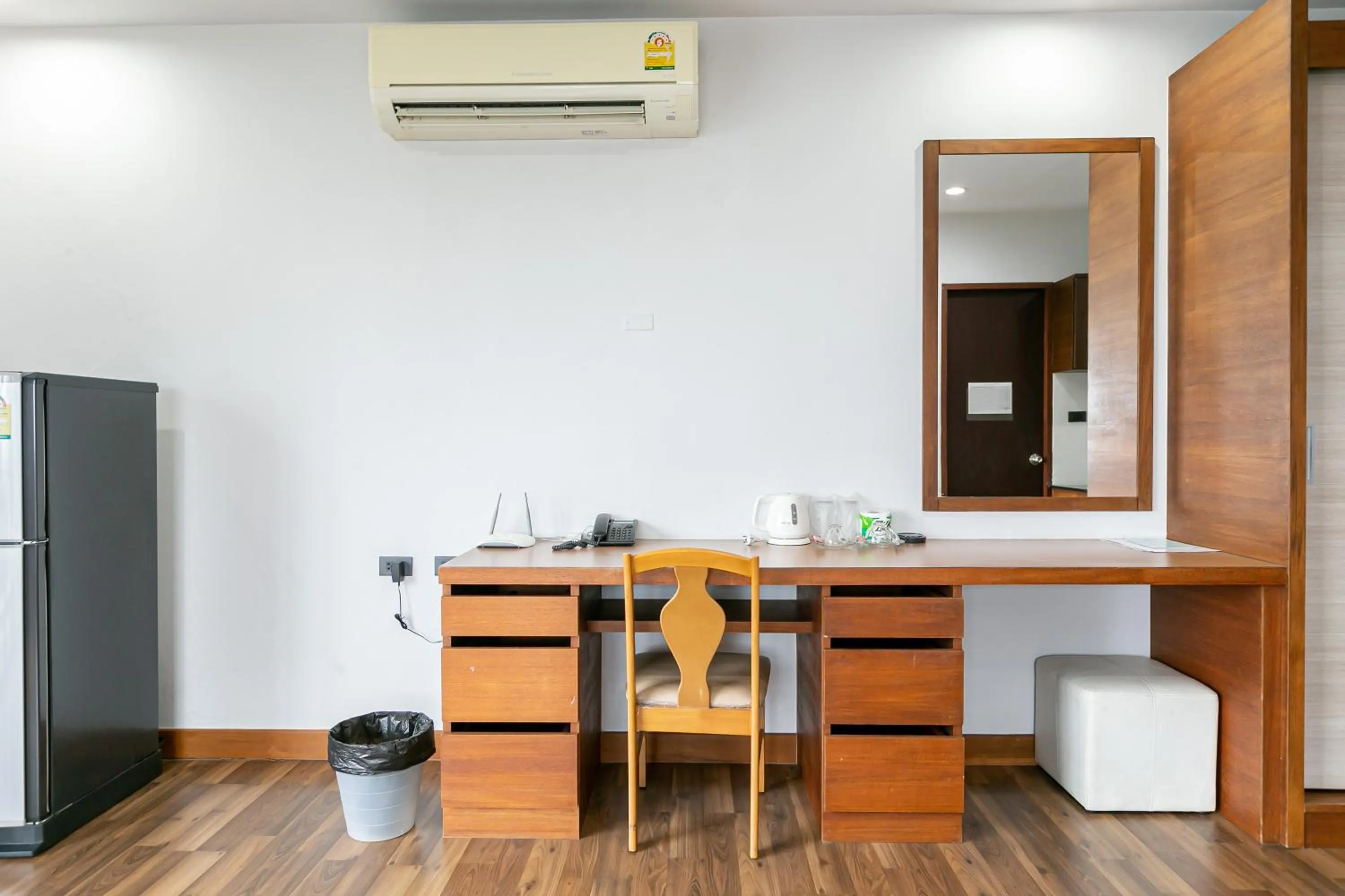 hair dresser in Farthai Residence