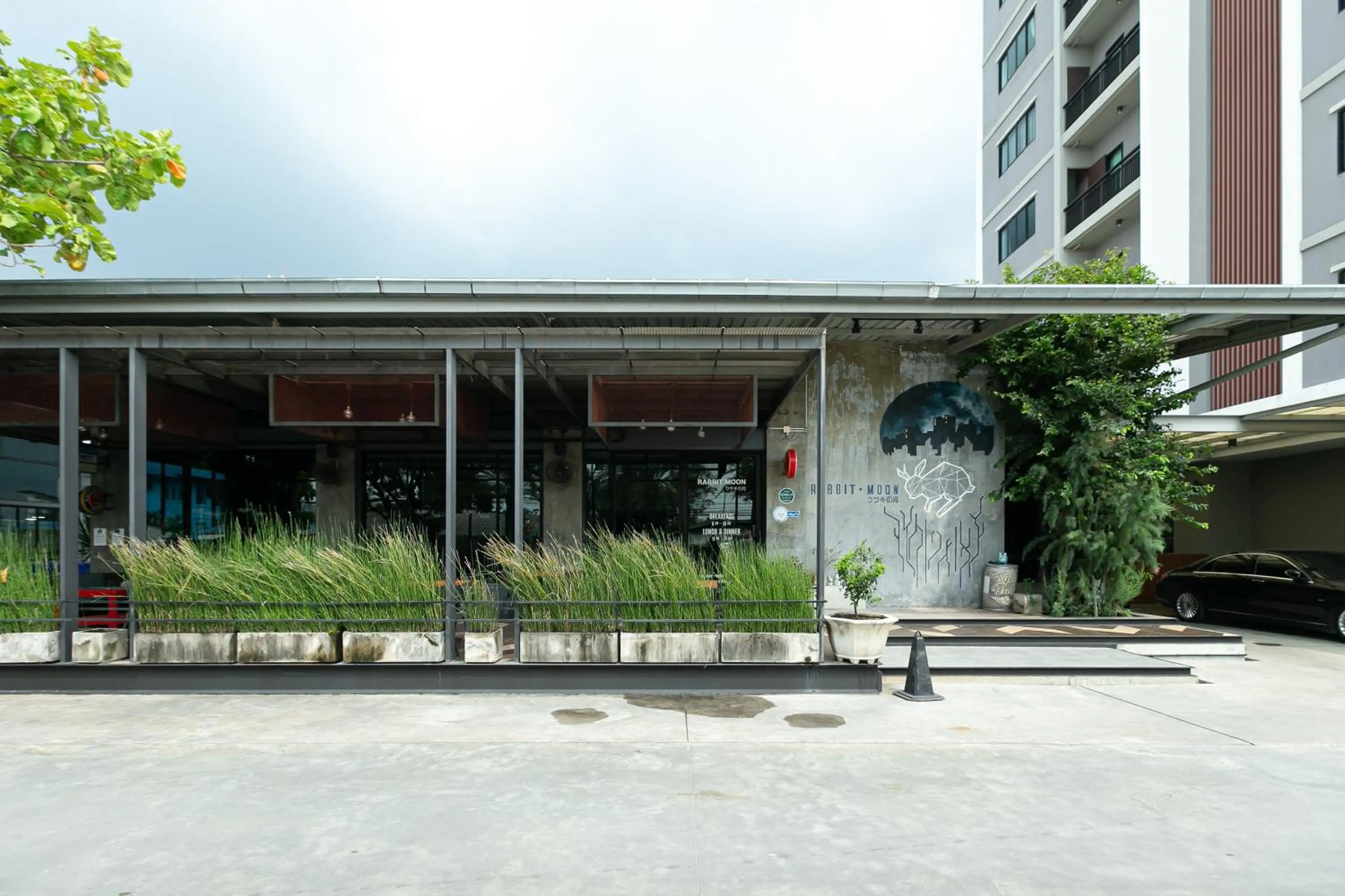 Property building in Farthai Residence