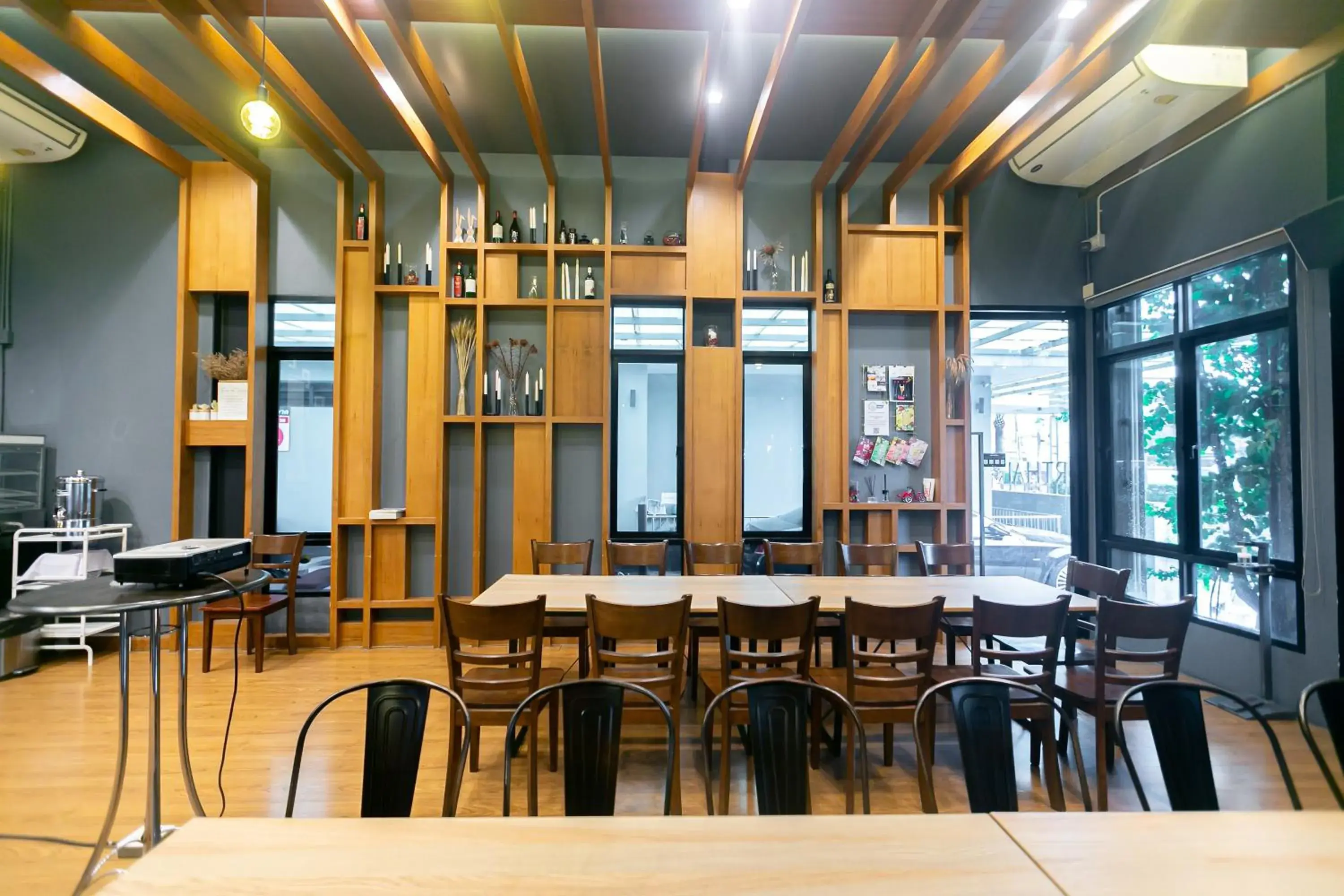 Restaurant/places to eat in Farthai Residence Restaurant/places to eat in Farthai Residence