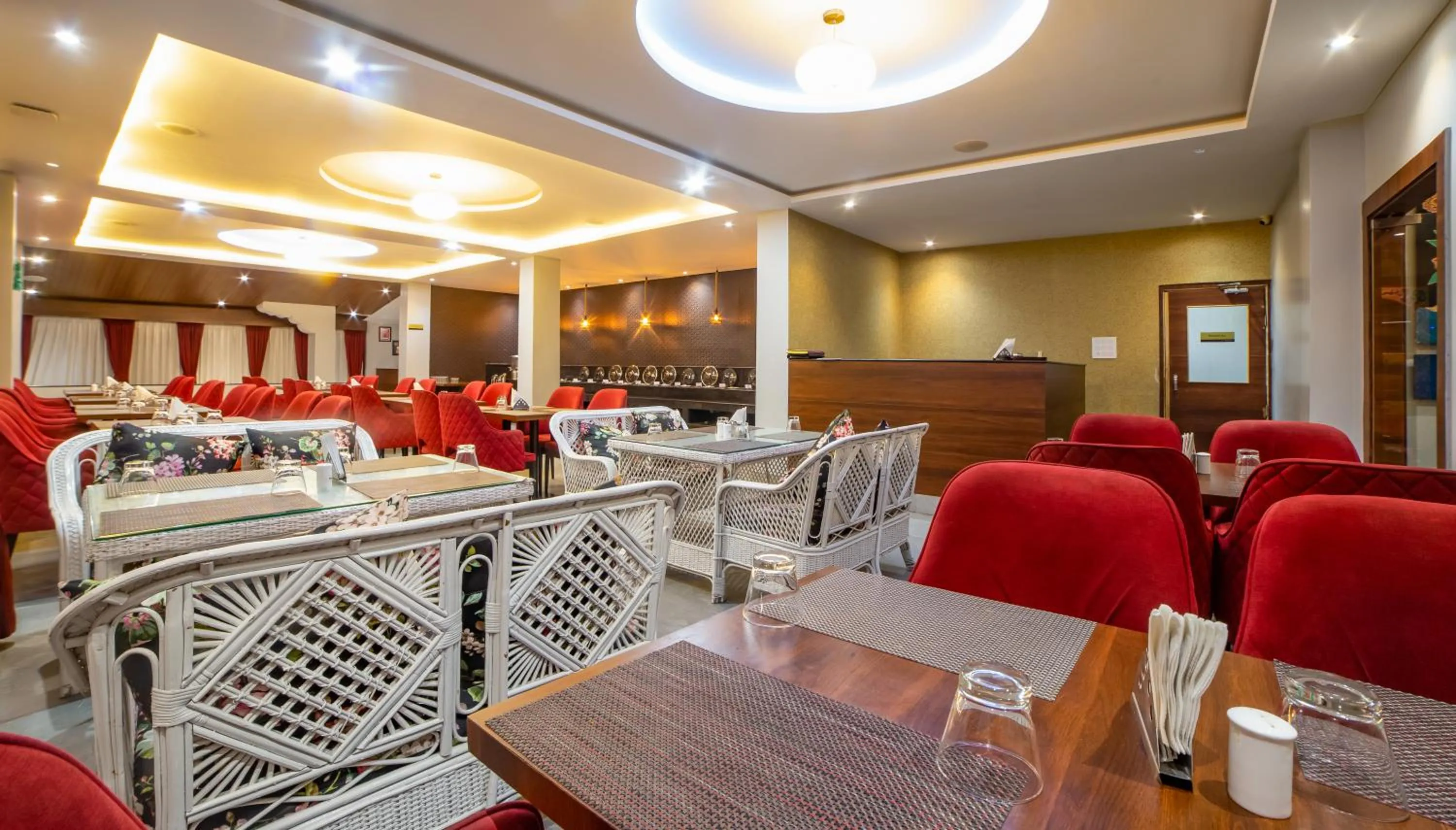 Restaurant/places to eat in Yashshree Lachung