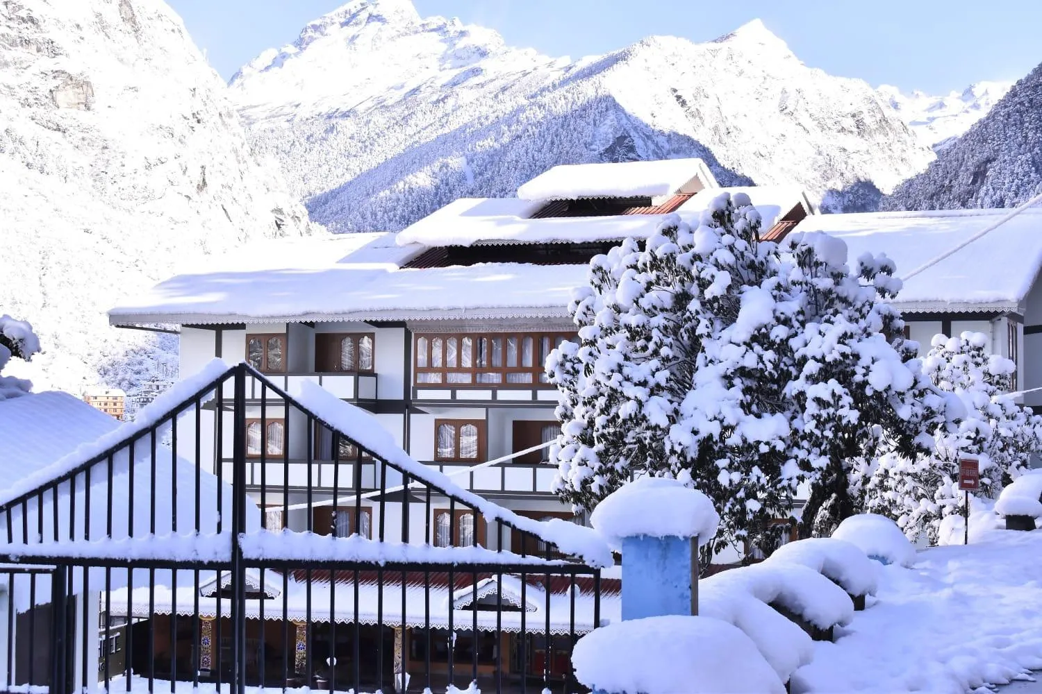 Facade/entrance in Yashshree Lachung