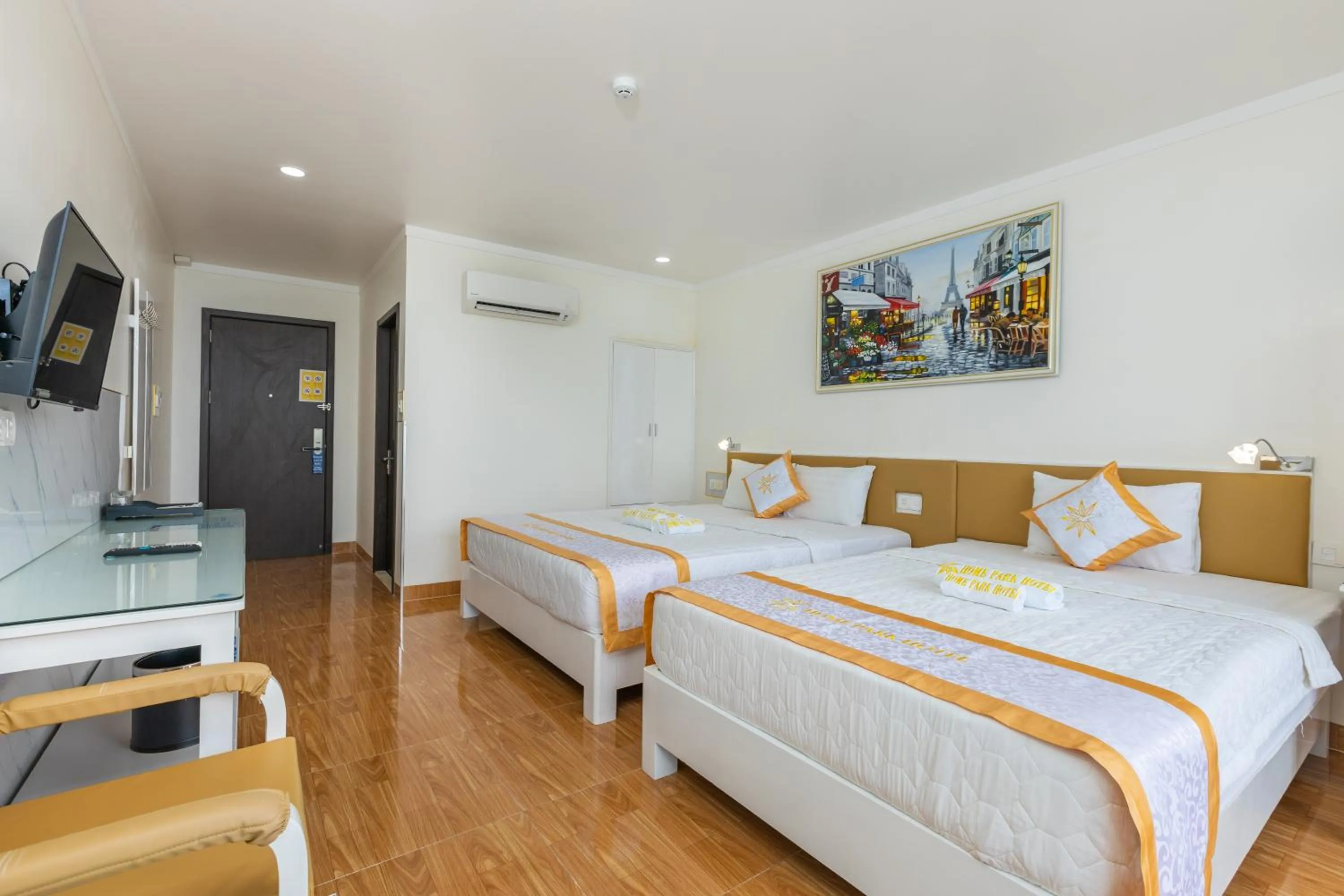 Bed in Home Park Hotel