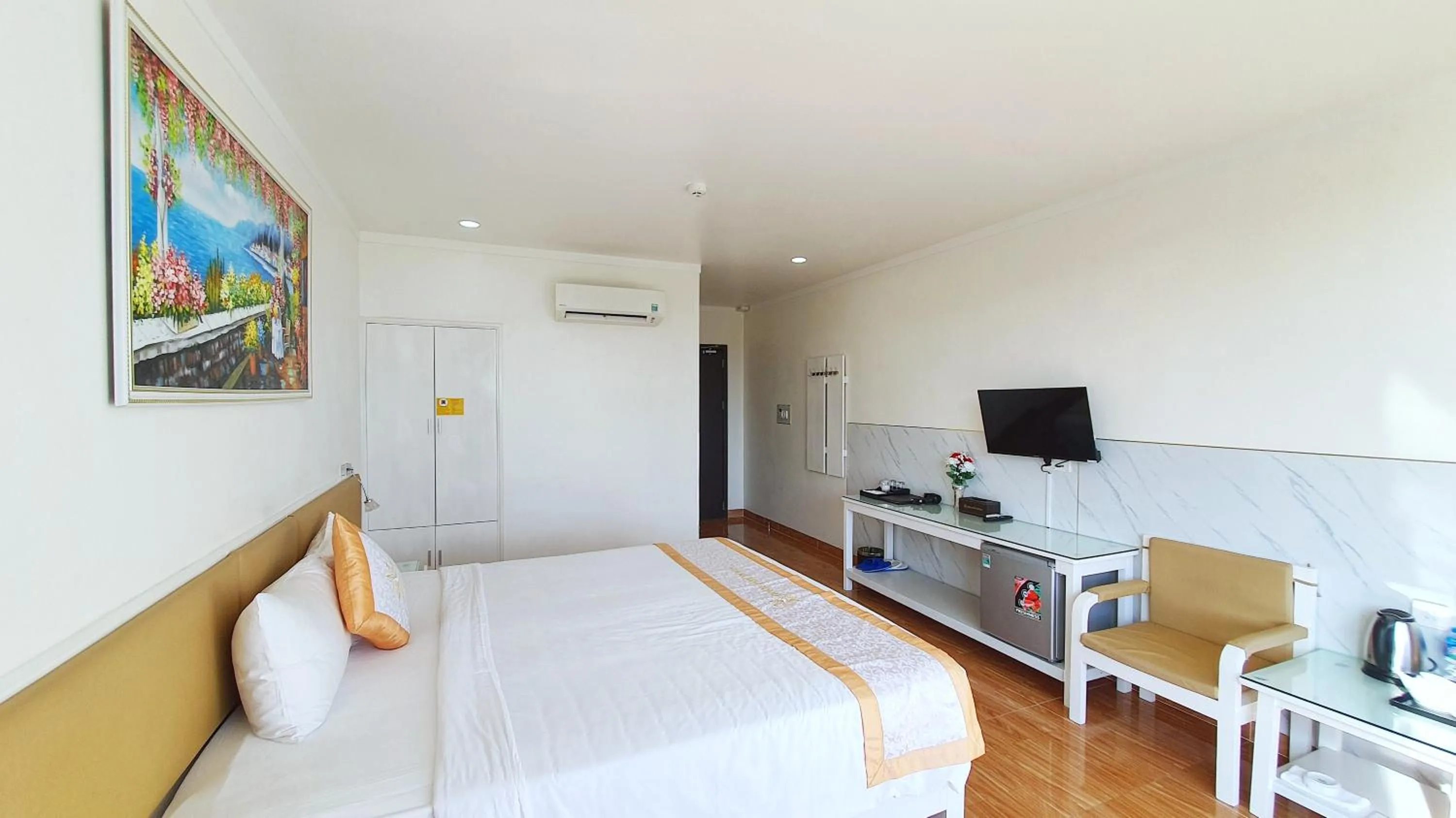 Bedroom, Bed in Home Park Hotel