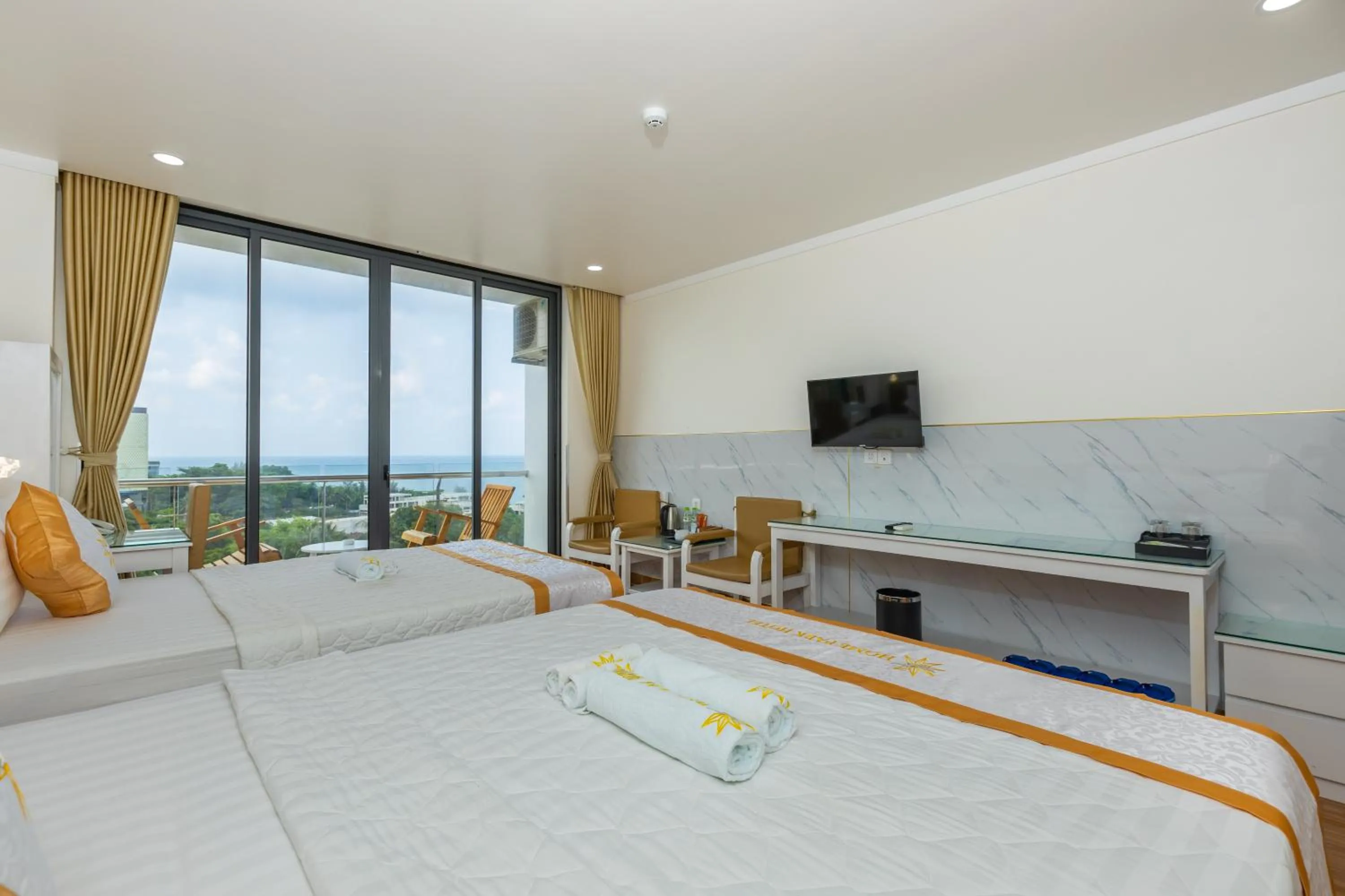 Photo of the whole room, Bed in Home Park Hotel