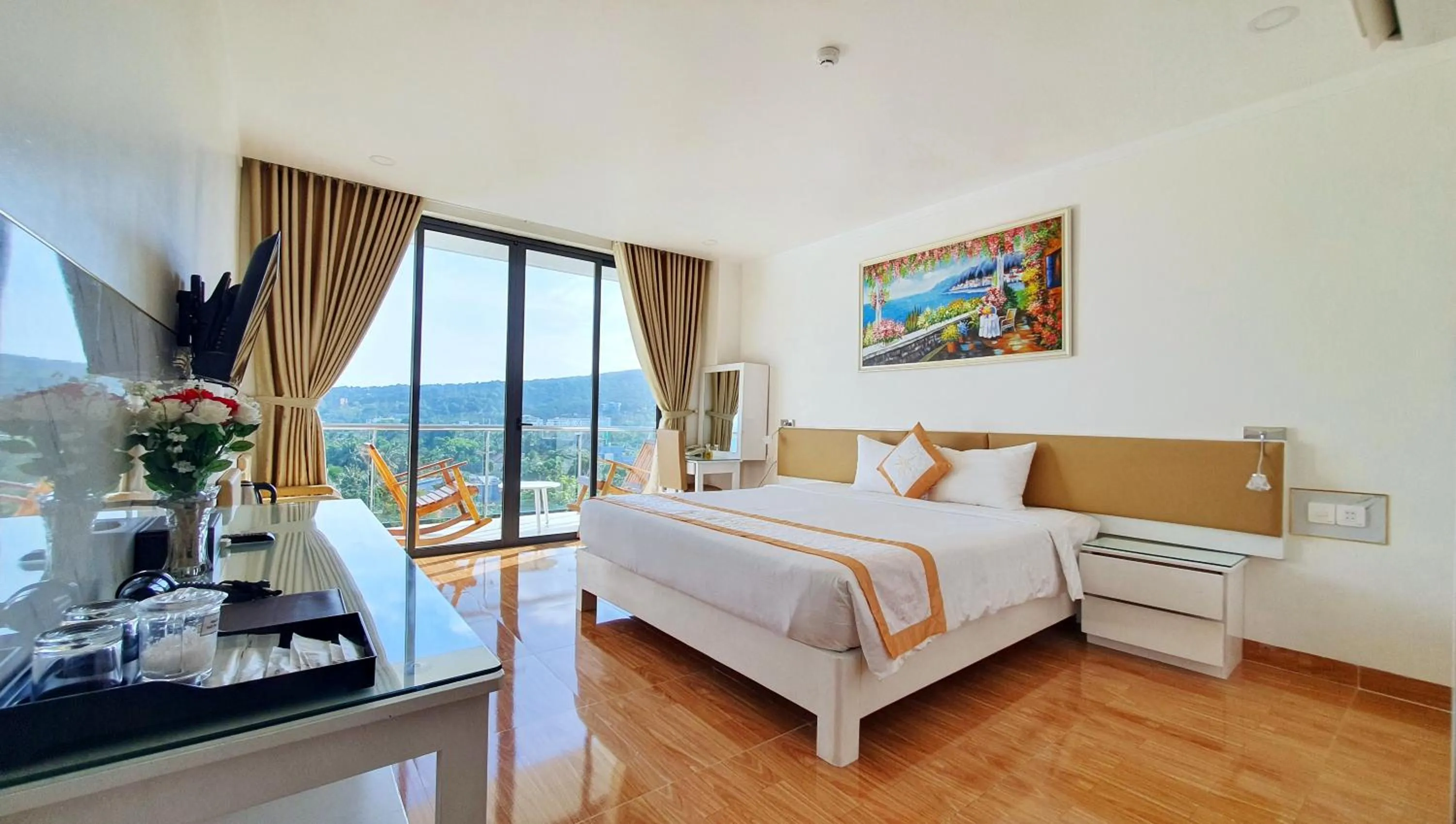 Bedroom, Bed in Home Park Hotel