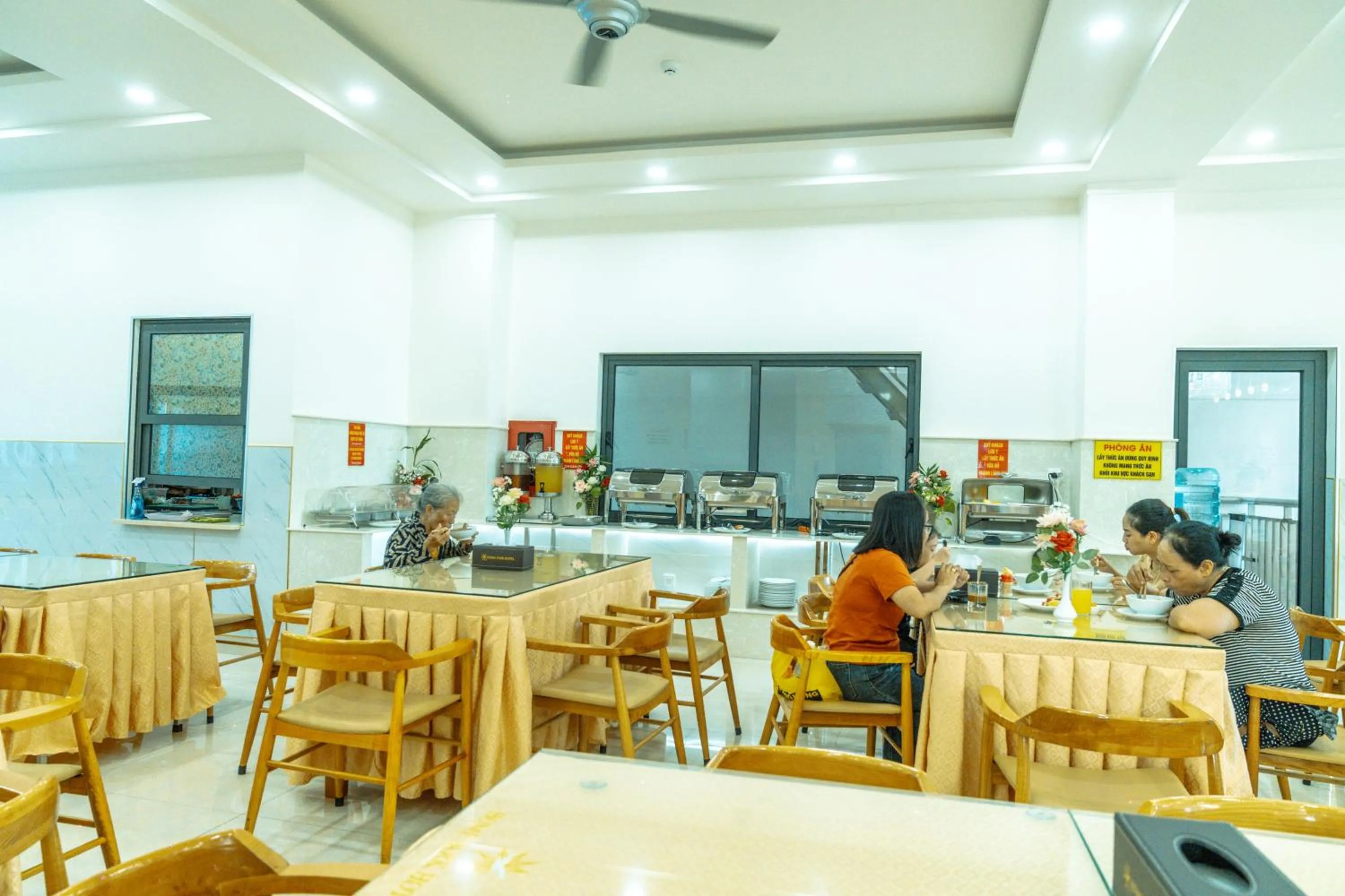 group of guests in Home Park Hotel