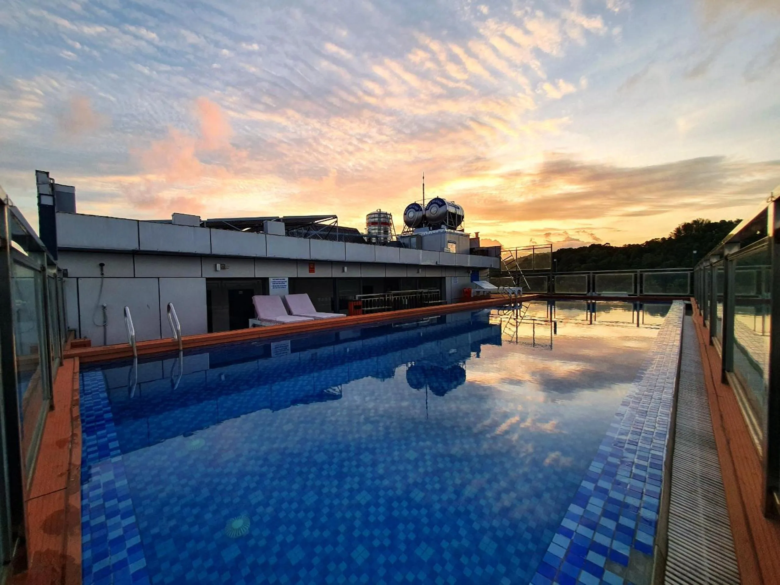 Swimming pool in Home Park Hotel