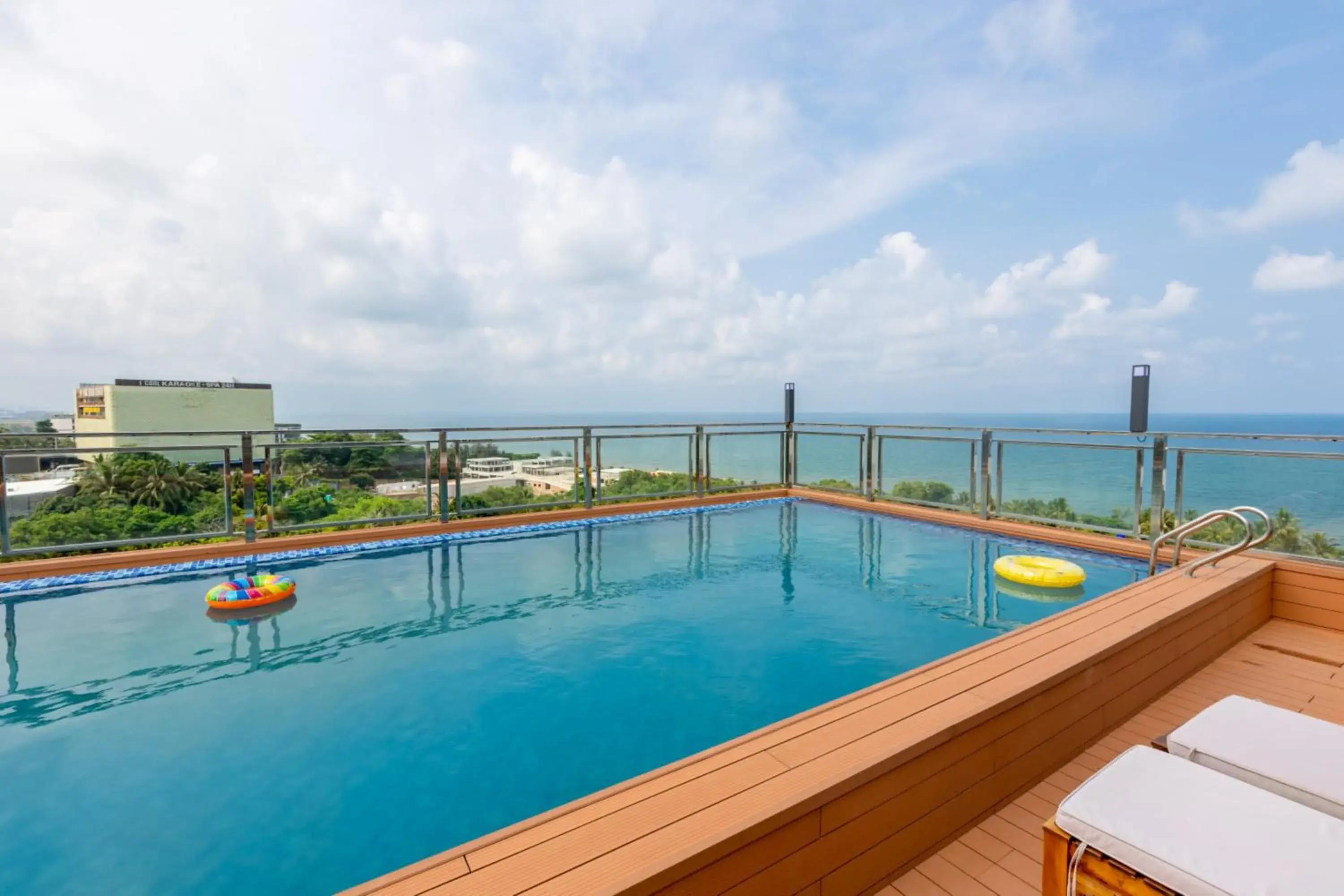 Swimming pool in Home Park Hotel Swimming pool in Home Park Hotel