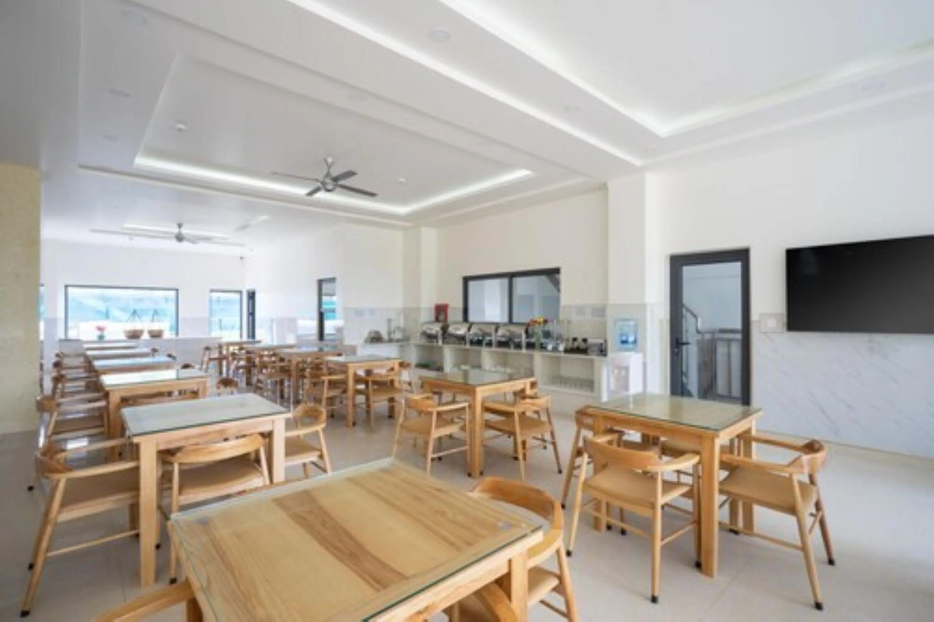 Restaurant/places to eat in Home Park Hotel