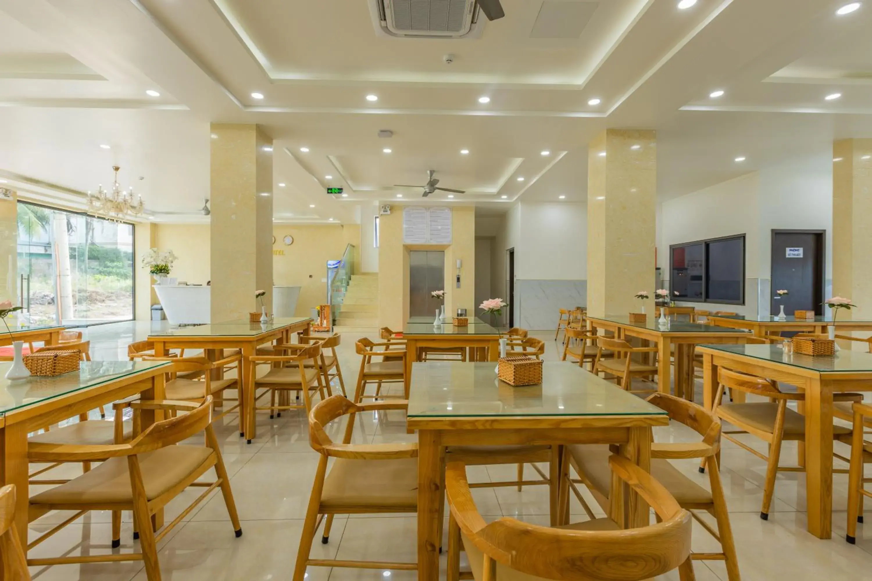 Restaurant/places to eat in Home Park Hotel Restaurant/places to eat in Home Park Hotel