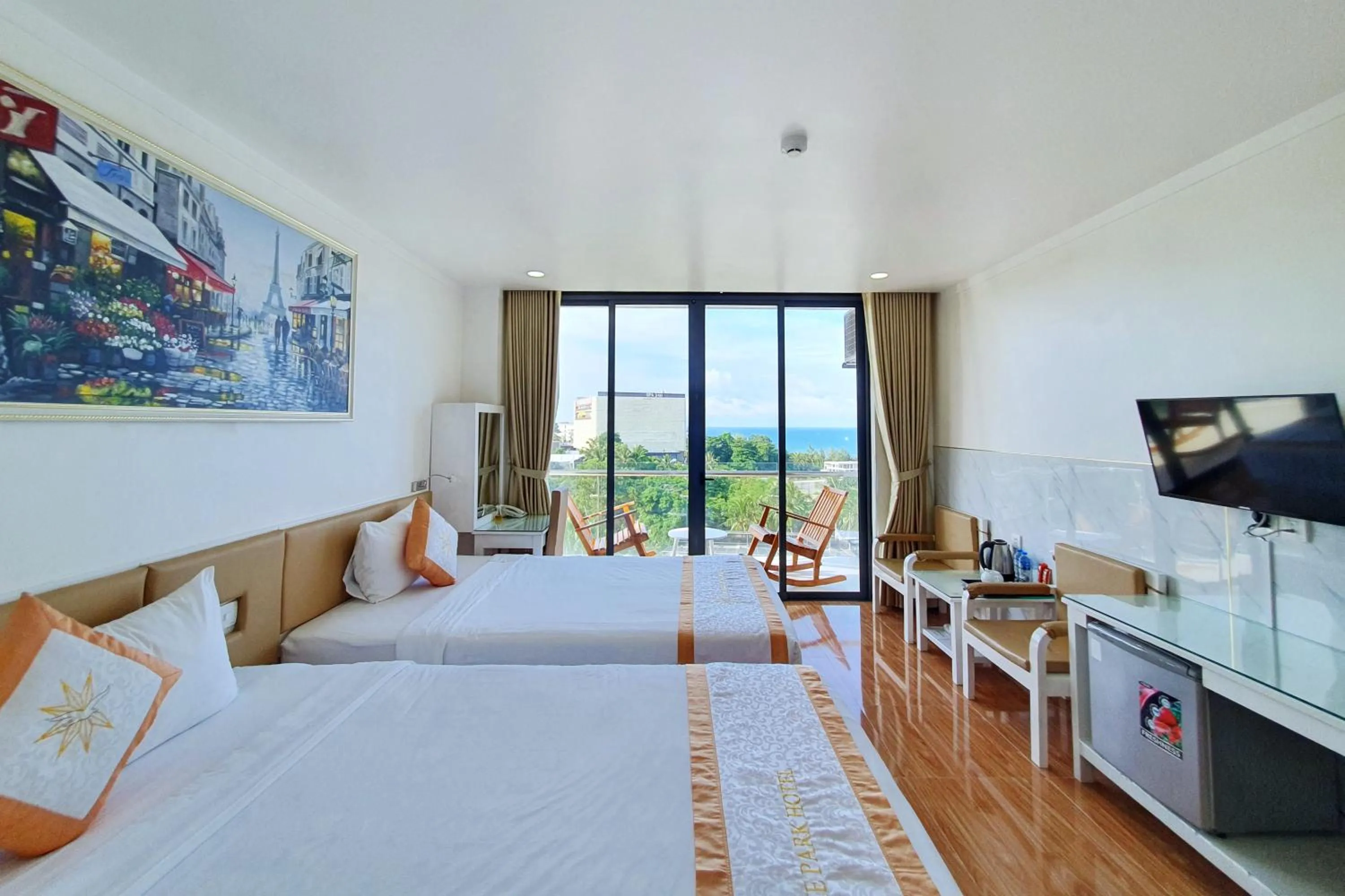 Bedroom, Bed in Home Park Hotel