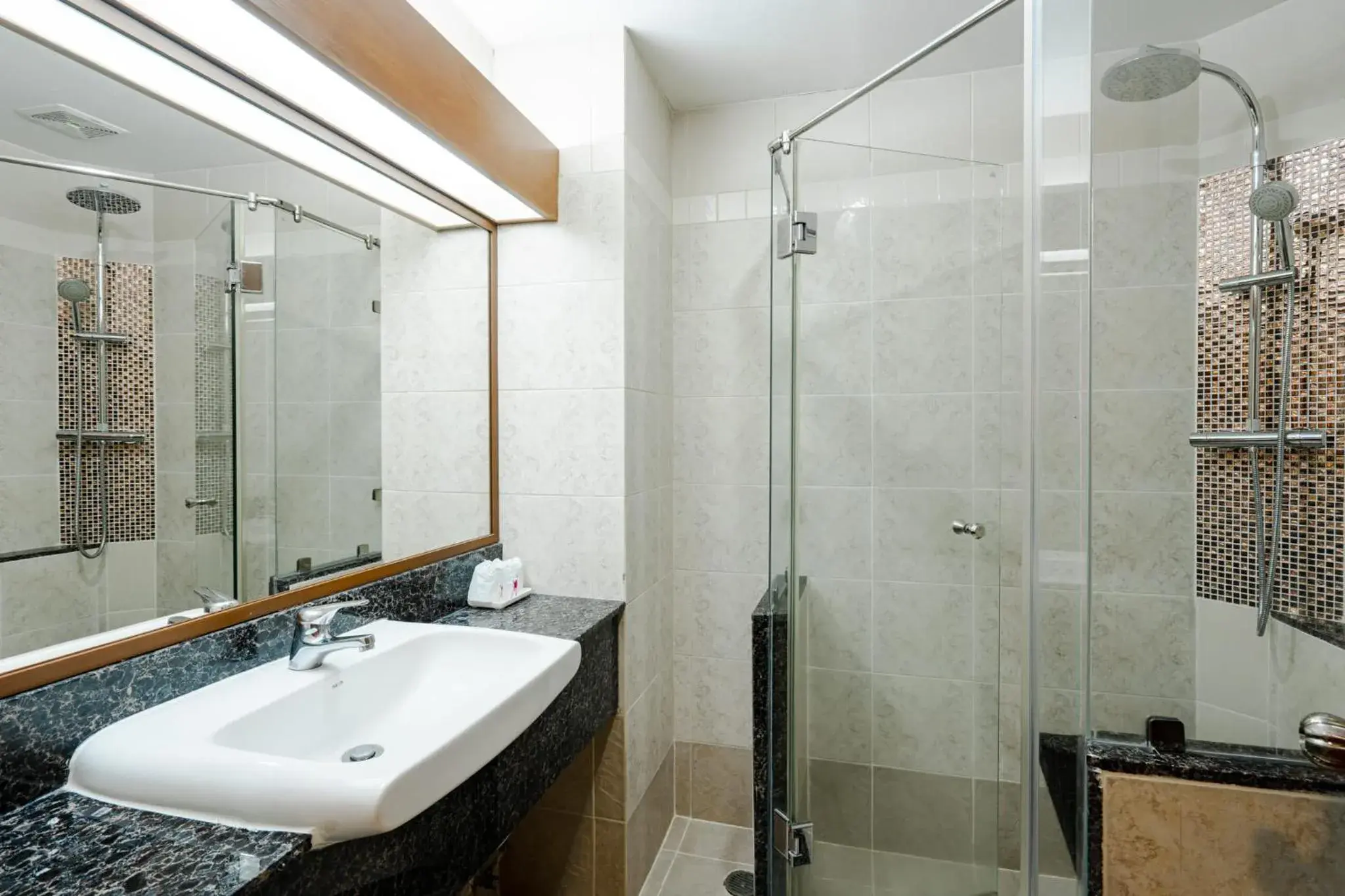 Bathroom in Whitehouse Condotel Bathroom in Whitehouse Condotel