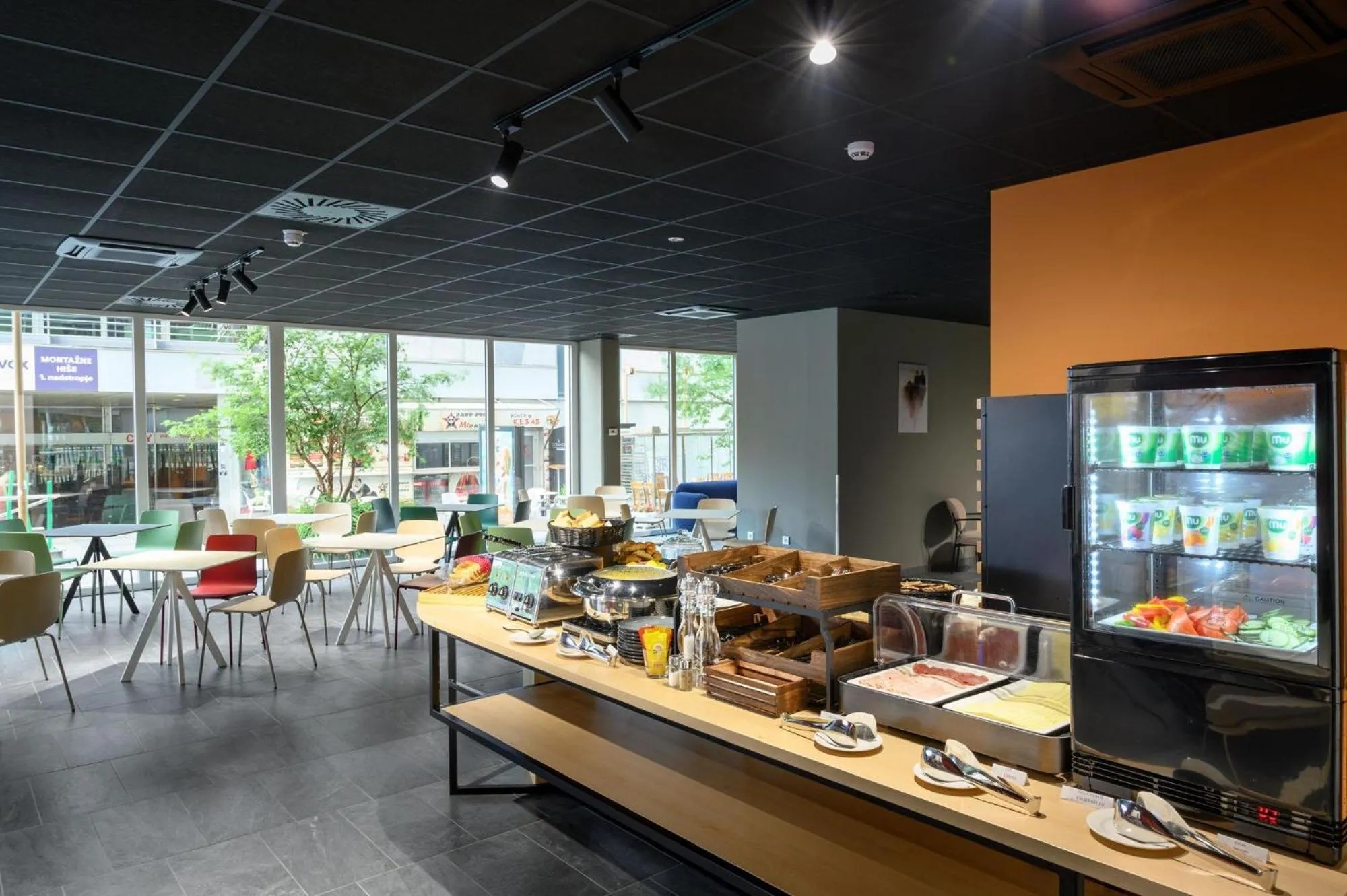 Restaurant/places to eat in B&B Hotel Maribor