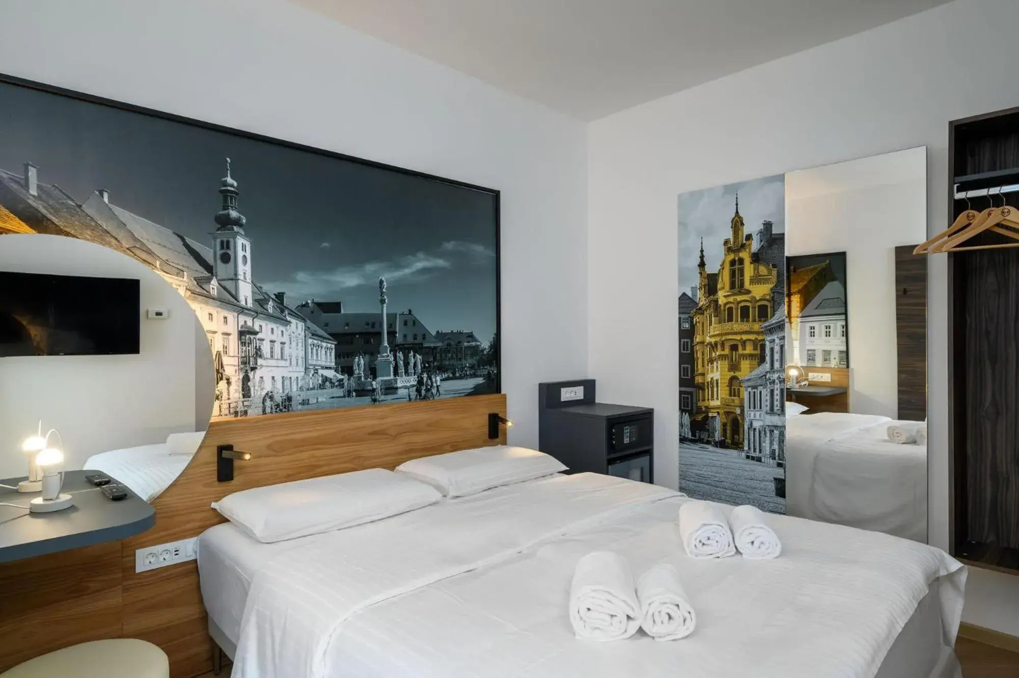 Double Room - Disability Access in B&B Hotel Maribor Double Room - Disability Access in B&B Hotel Maribor