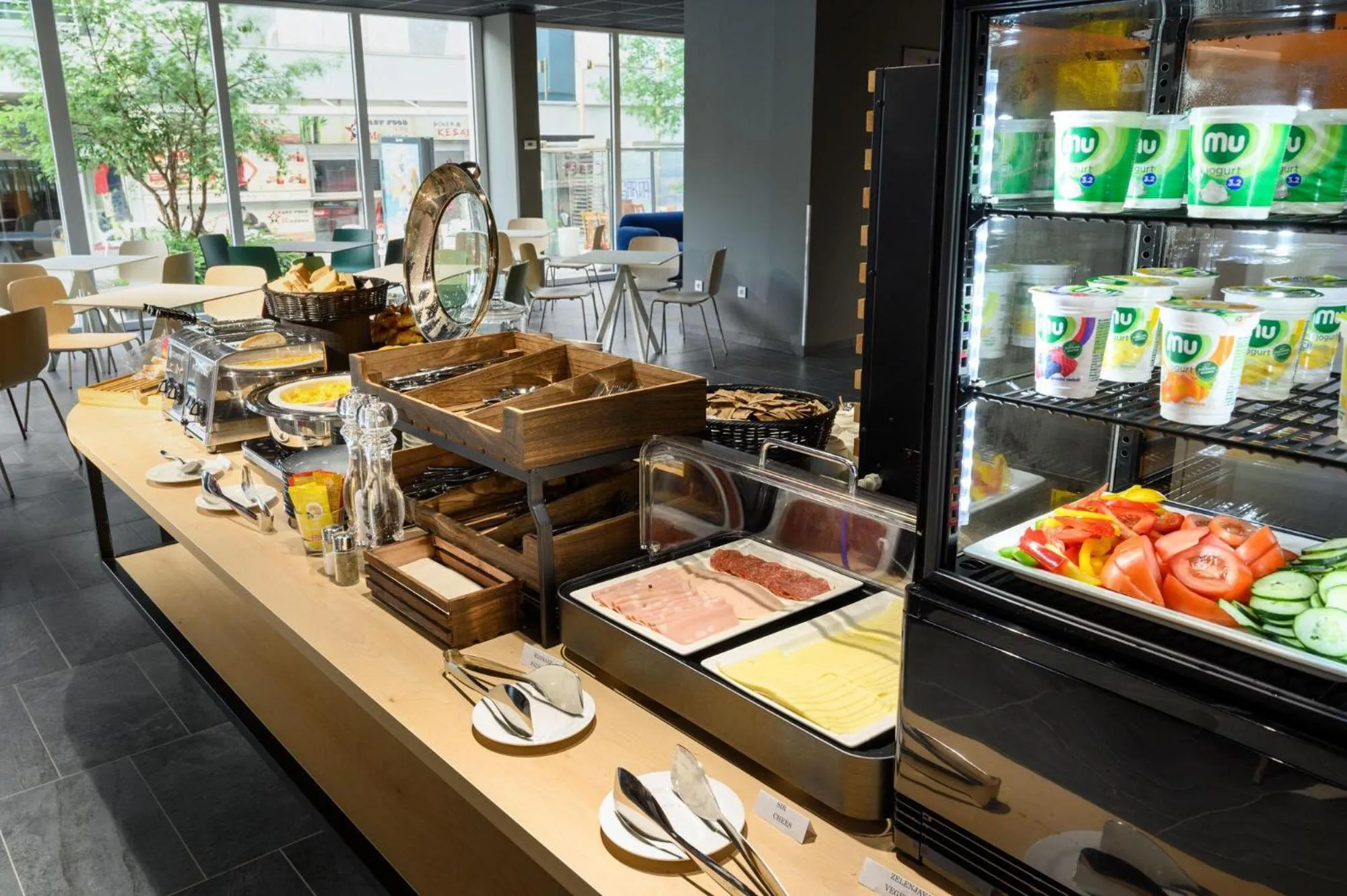 Restaurant/places to eat in B&B Hotel Maribor