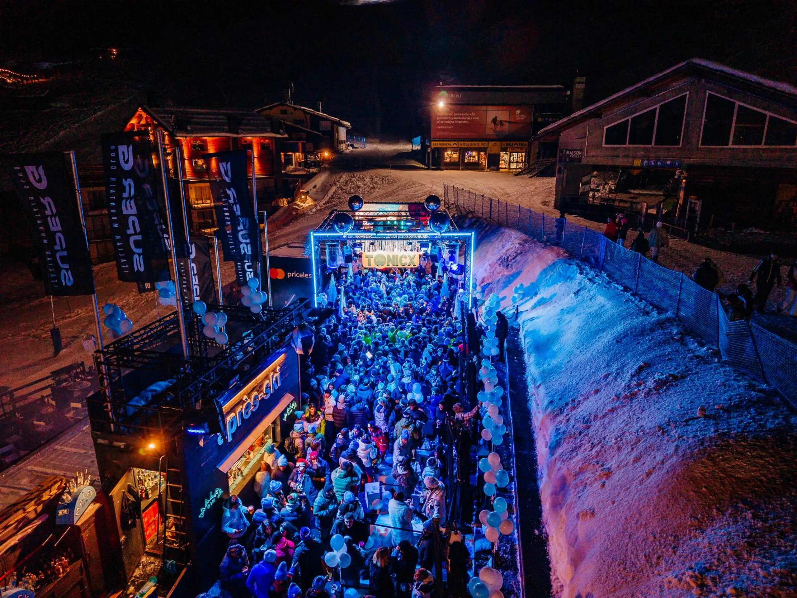 Entertainment in Super G