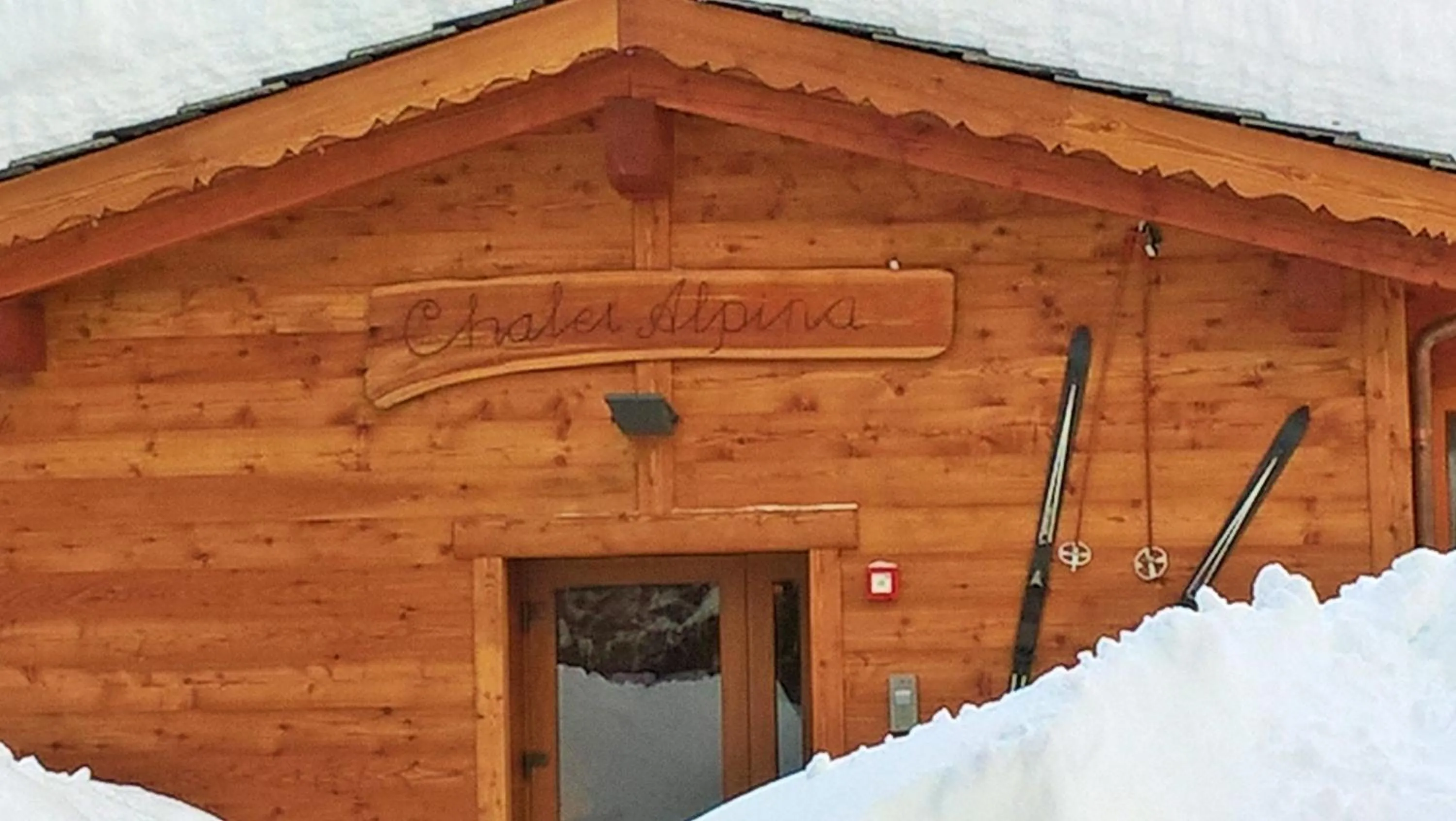 Facade/entrance in Chalet Alpina Hotel & Apartments