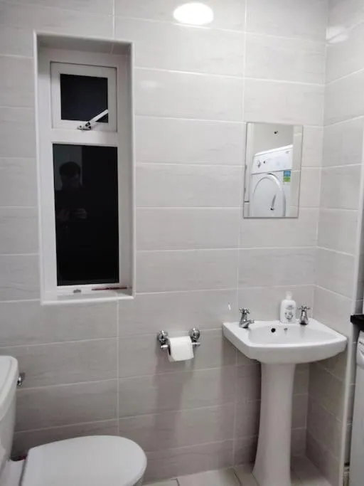 Bathroom in Townhouse Clifden: Located in the heart of Connemara