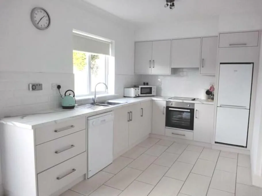 Kitchen or kitchenette in Townhouse Clifden: Located in the heart of Connemara