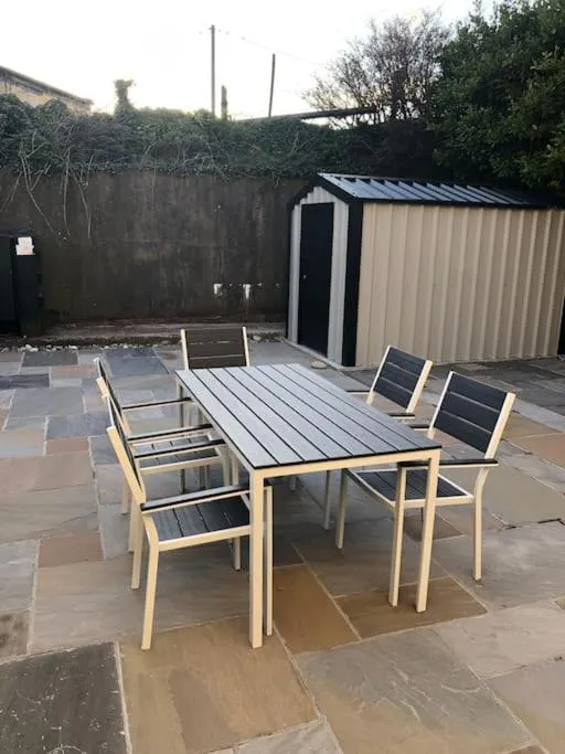 Patio in Townhouse Clifden: Located in the heart of Connemara