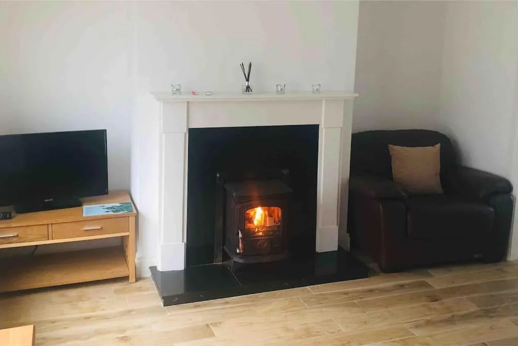 TV and multimedia in Townhouse Clifden: Located in the heart of Connemara