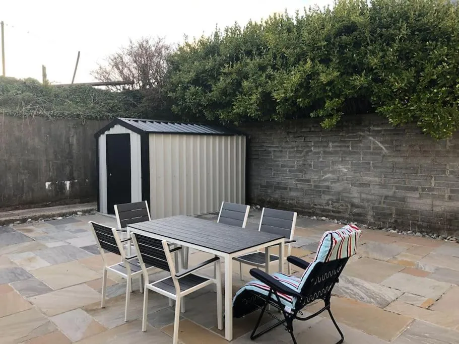 Patio in Townhouse Clifden: Located in the heart of Connemara