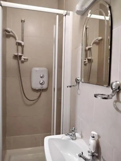 Bathroom in Townhouse Clifden: Located in the heart of Connemara