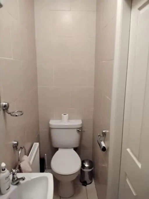 Bathroom in Townhouse Clifden: Located in the heart of Connemara