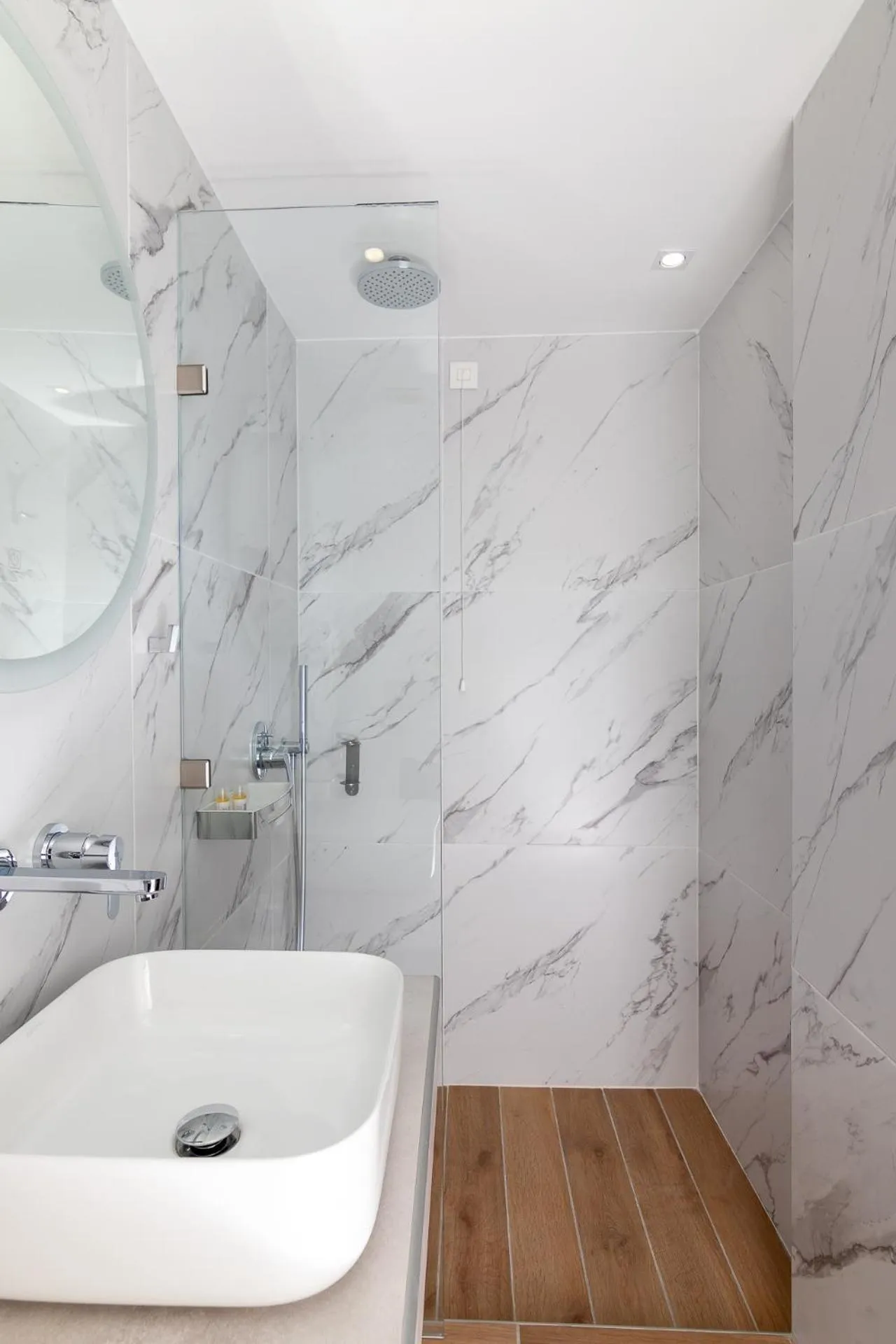 Shower in Dunlin Hotel