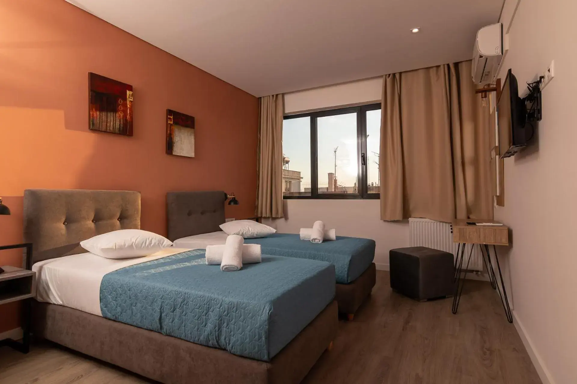 Twin Room with Private Bathroom in Dunlin Hotel Twin Room with Private Bathroom in Dunlin Hotel