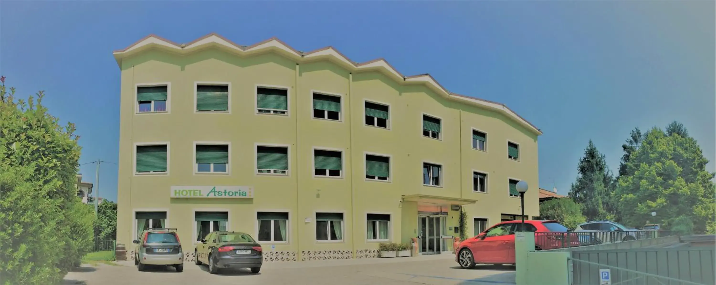 Facade/entrance in Hotel Astoria Facade/entrance in Hotel Astoria