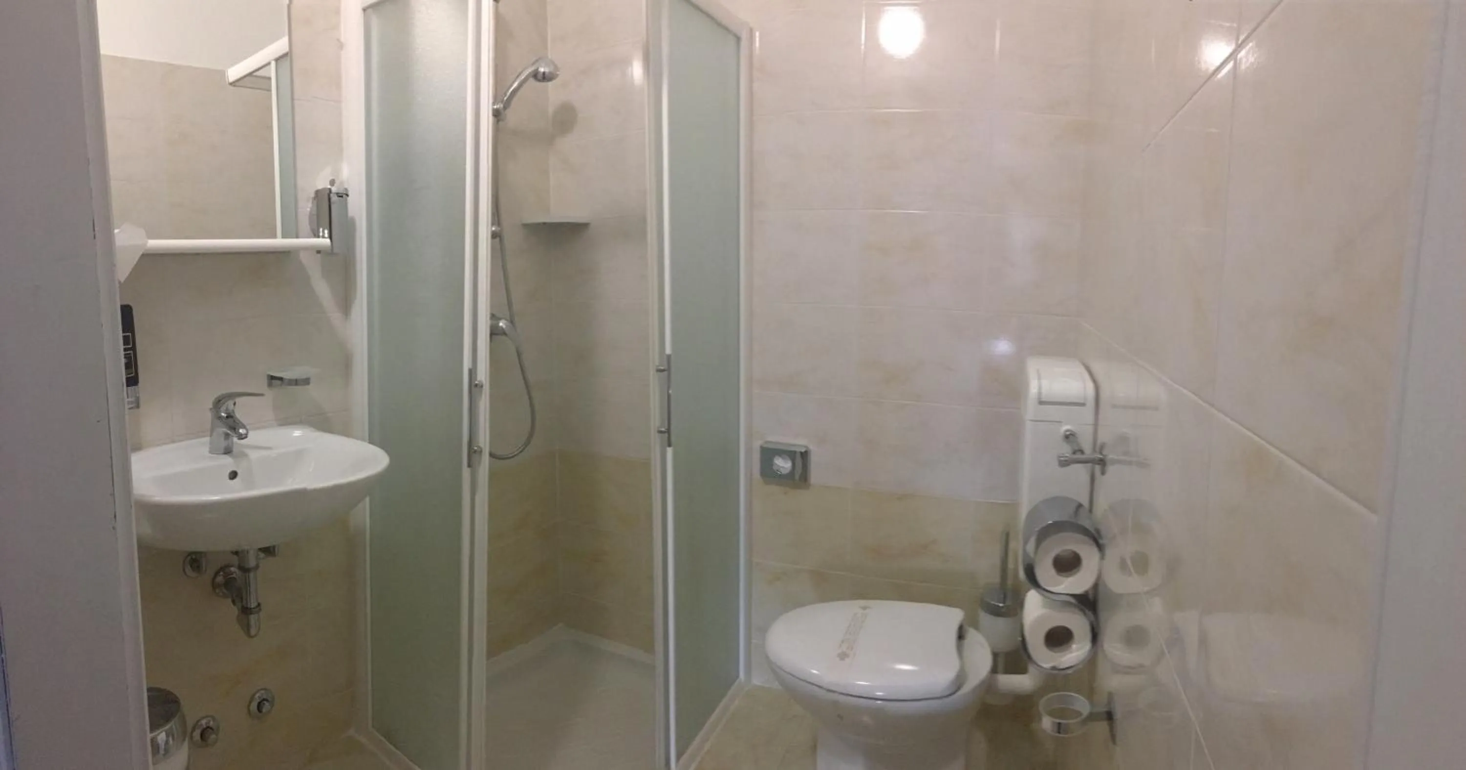 Bathroom in Hotel Astoria