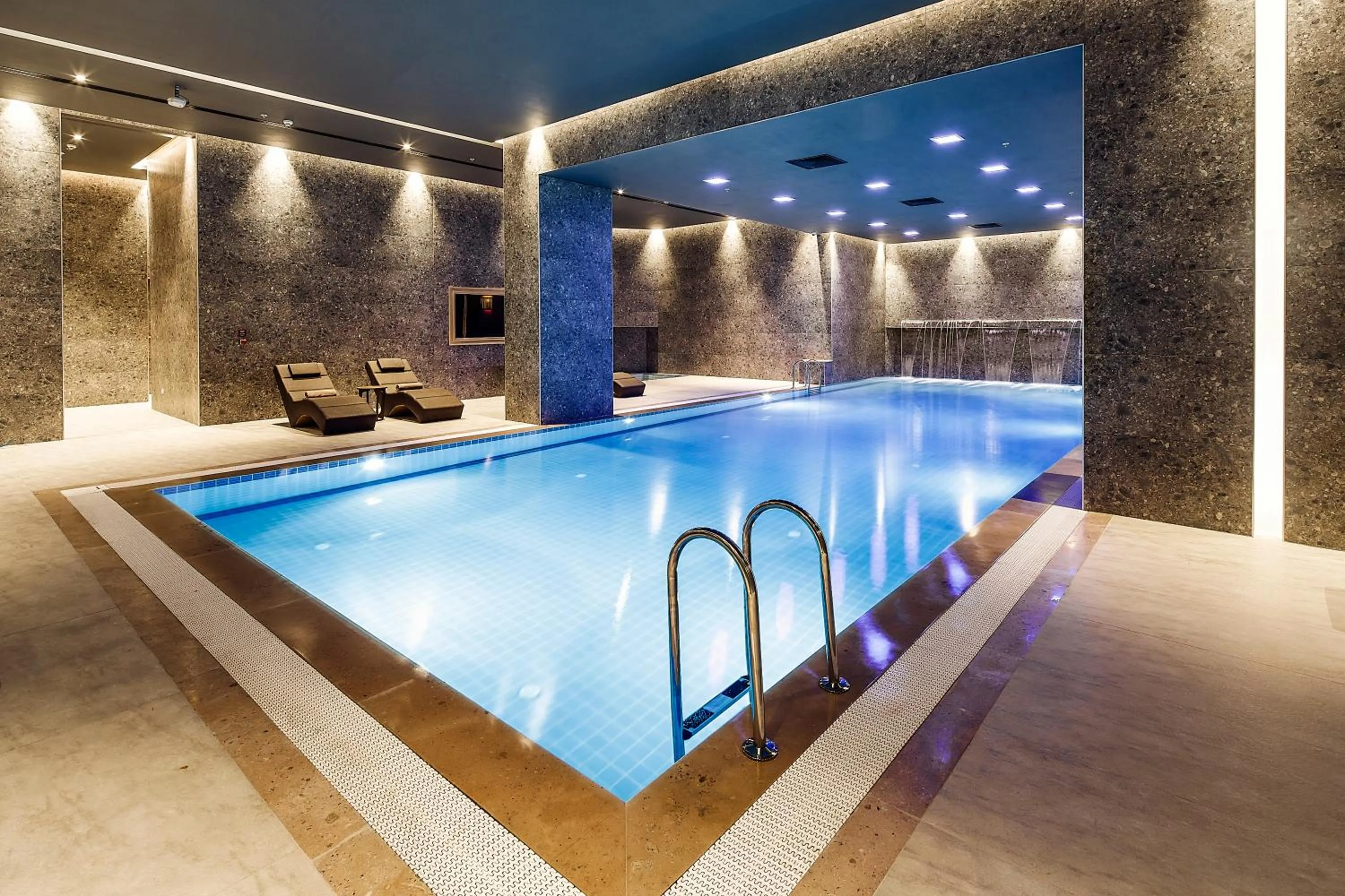 Swimming pool in Dedeman Kartepe Kocaeli