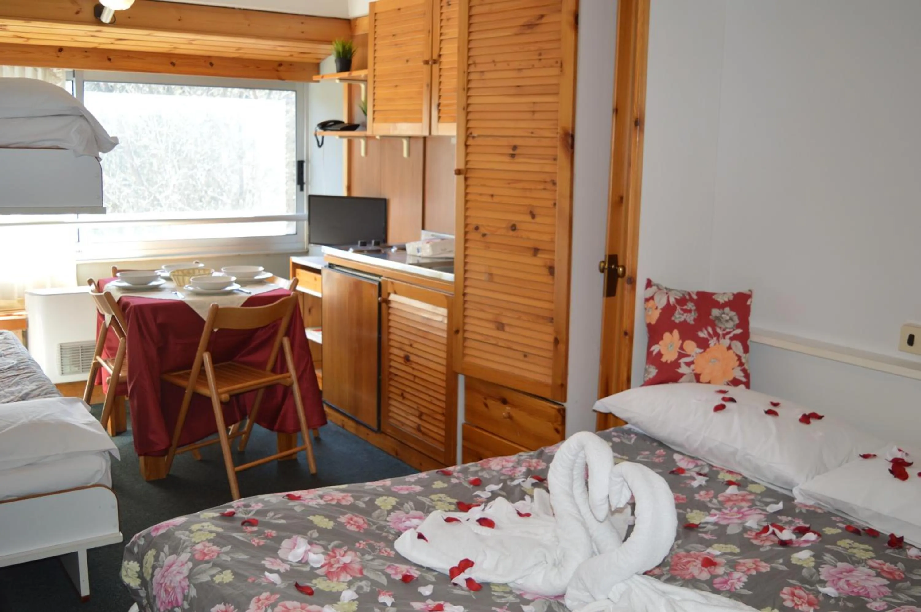 Photo of the whole room, Bed in Residence Il Vigo di Marilleva