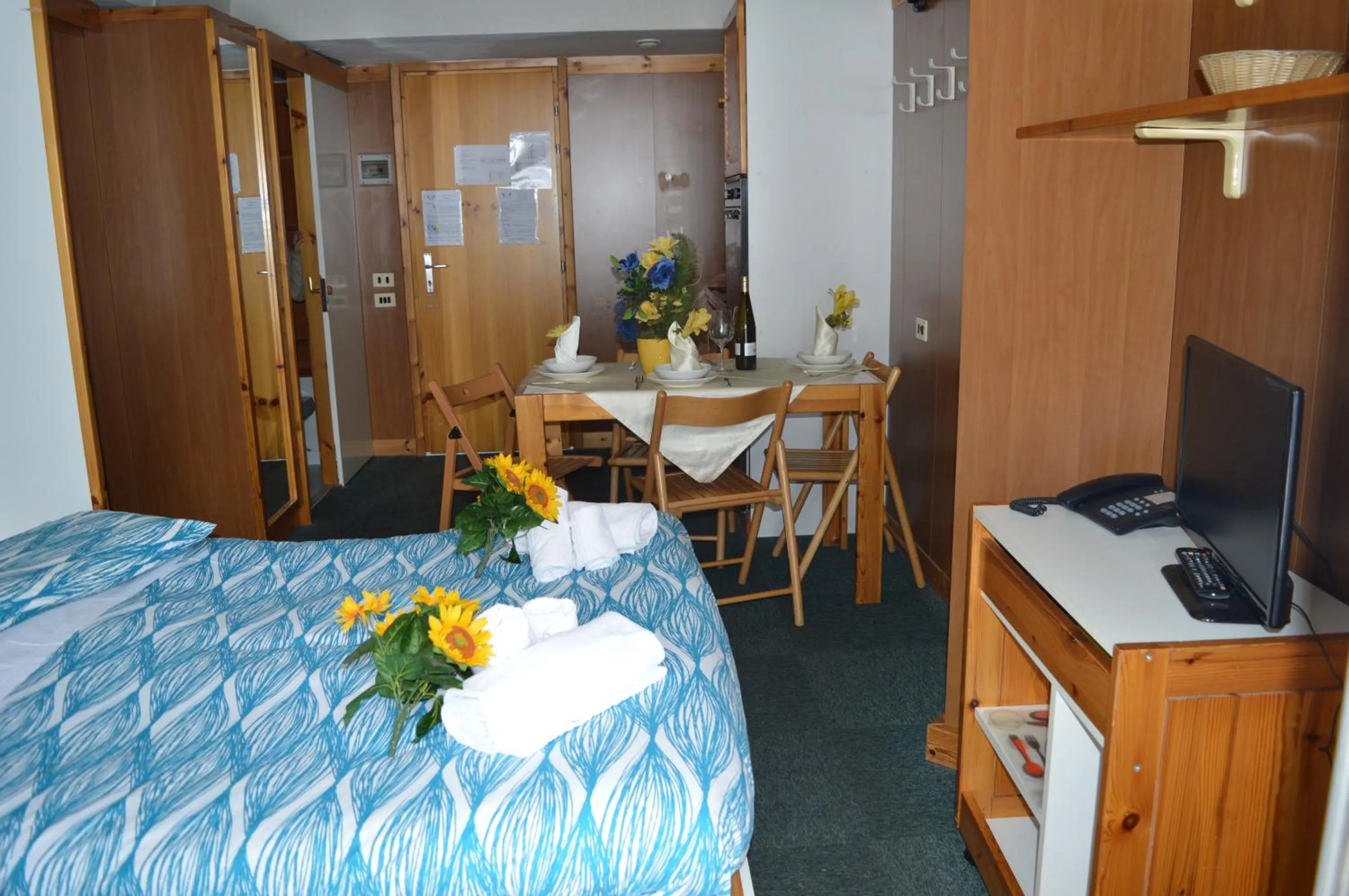 Photo of the whole room, Bed in Residence Il Vigo di Marilleva