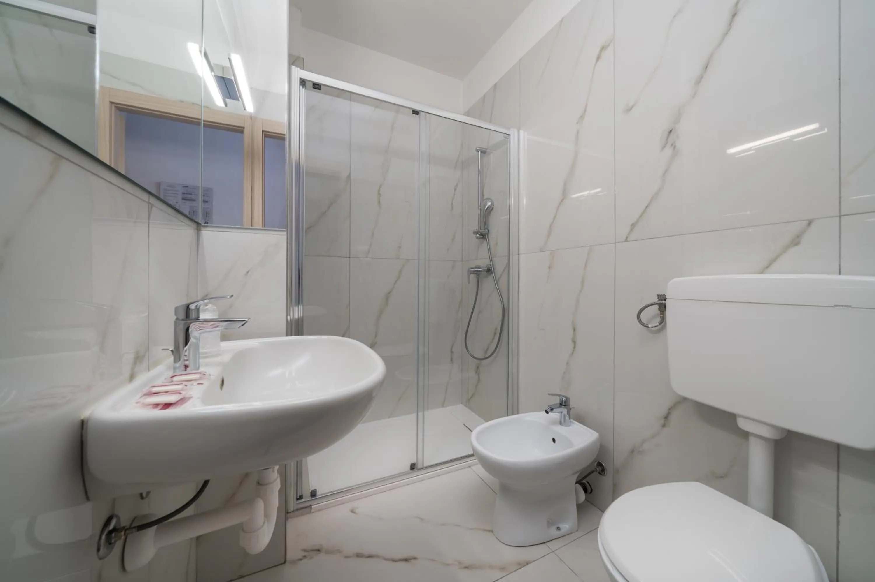 Shower in Hotel Centro Turistico Gardesano