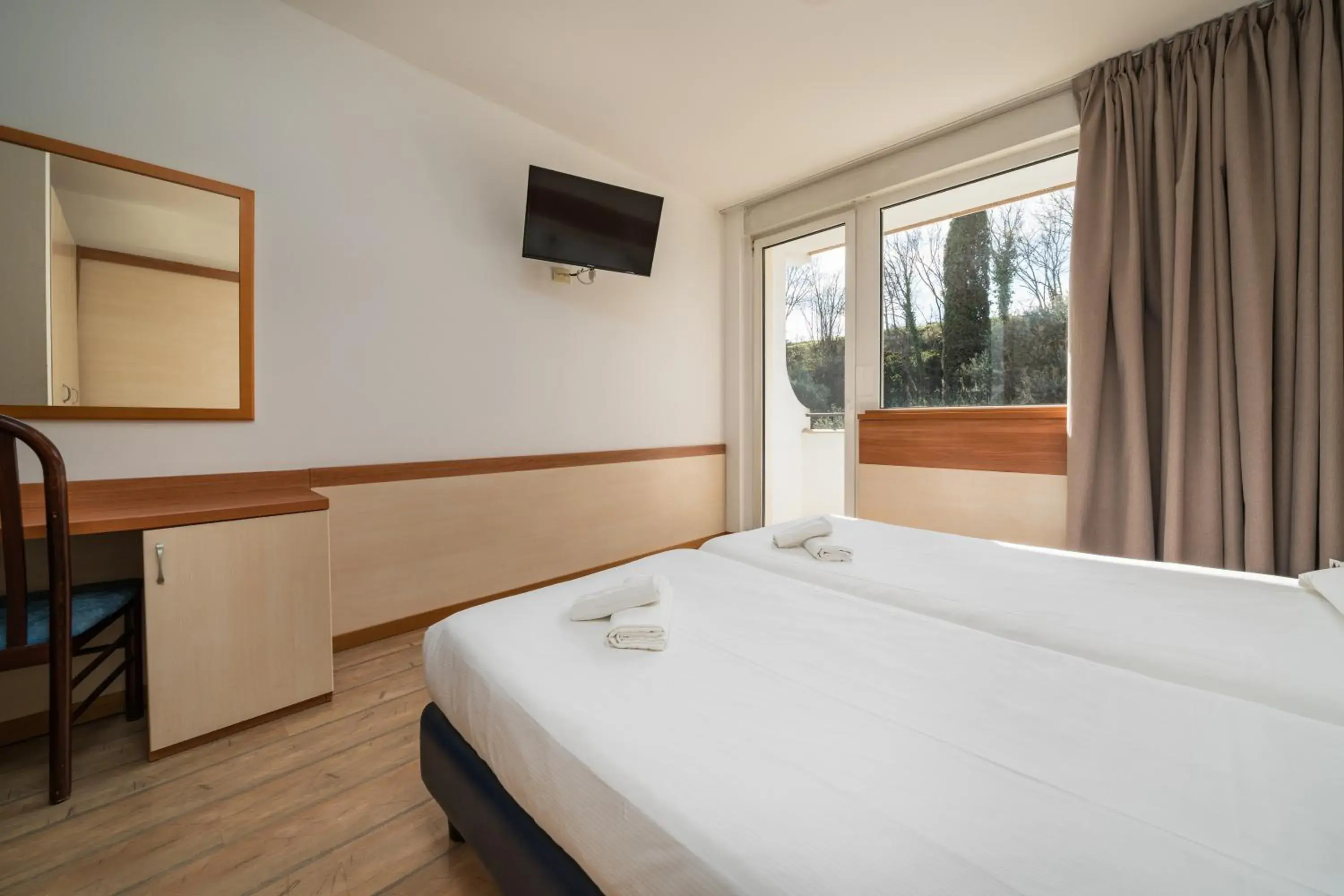 Bed in Hotel Centro Turistico Gardesano Bed in Hotel Centro Turistico Gardesano