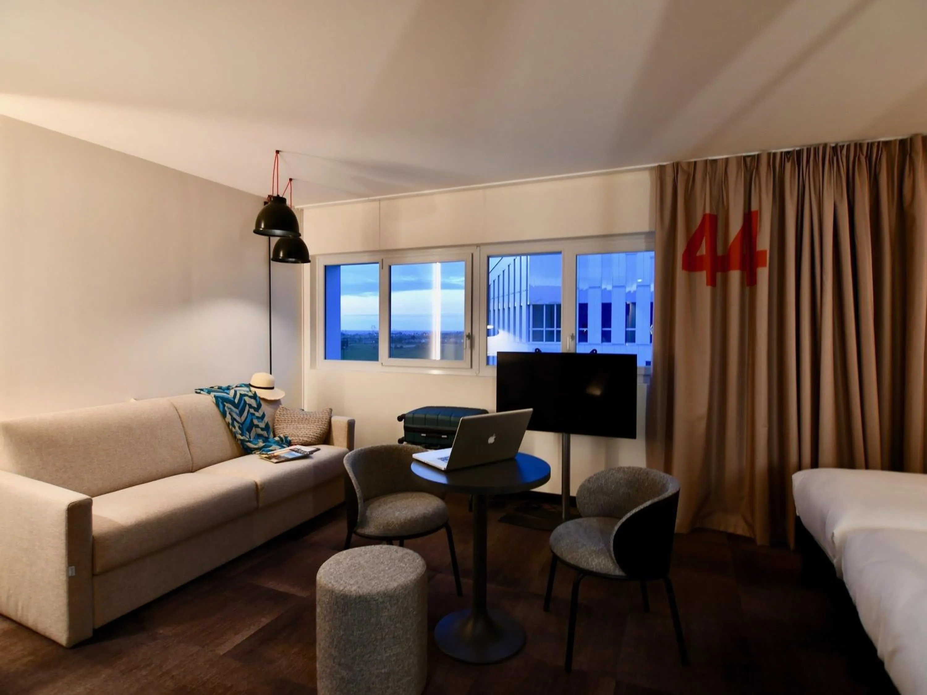 Bedroom, Bed in ibis Styles Saint Nazaire Centre Gare