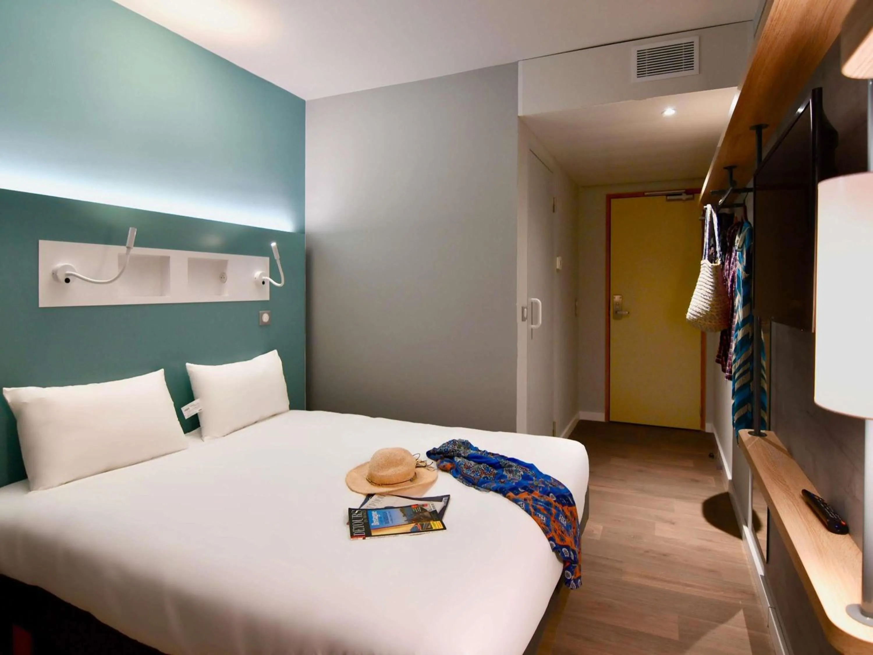 Bedroom, Bed in ibis budget Saint Nazaire Centre Gare