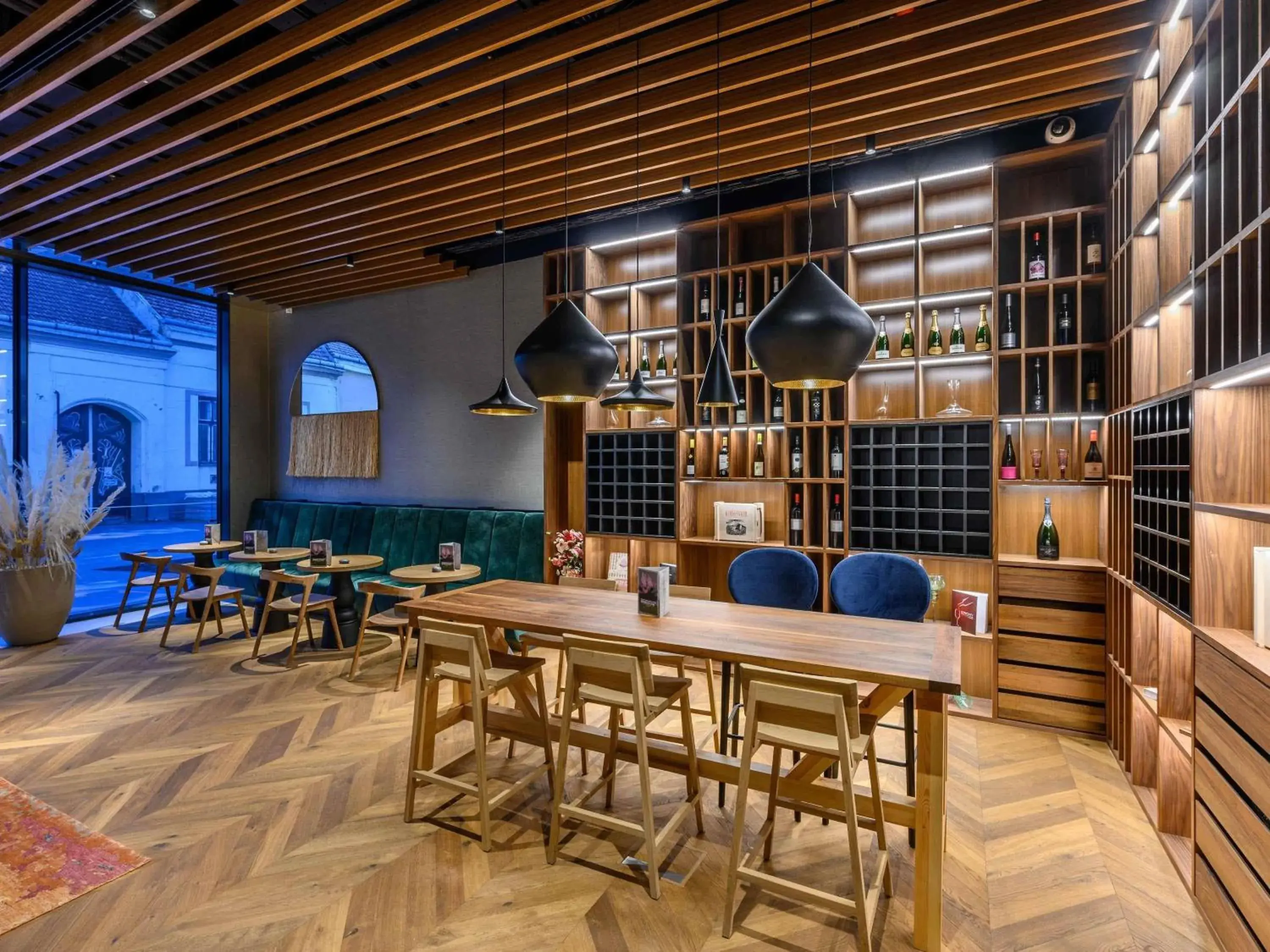 Lounge or bar in Mercure Debrecen Lounge or bar in Mercure Debrecen