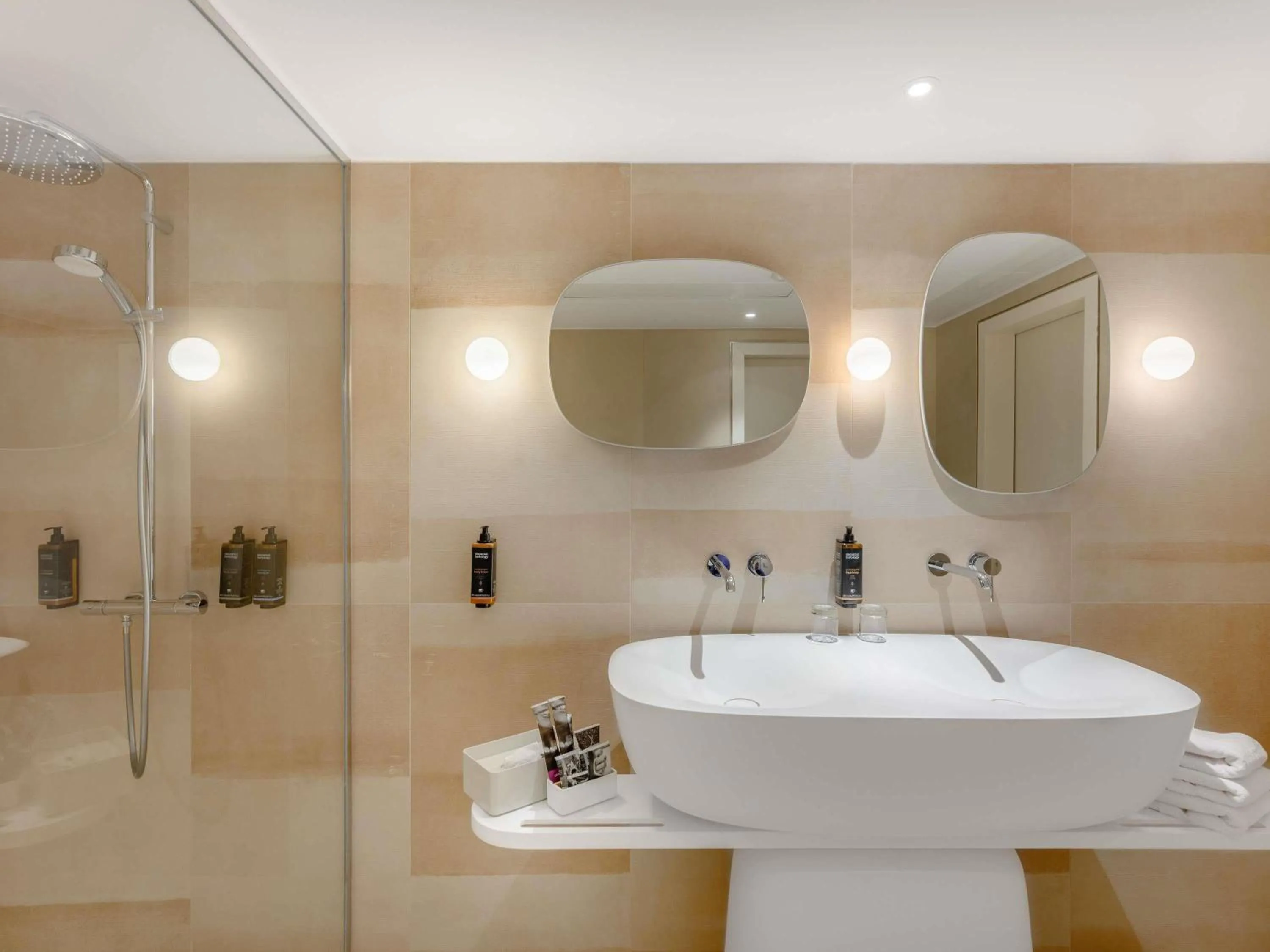 Photo of the whole room in Mercure Debrecen