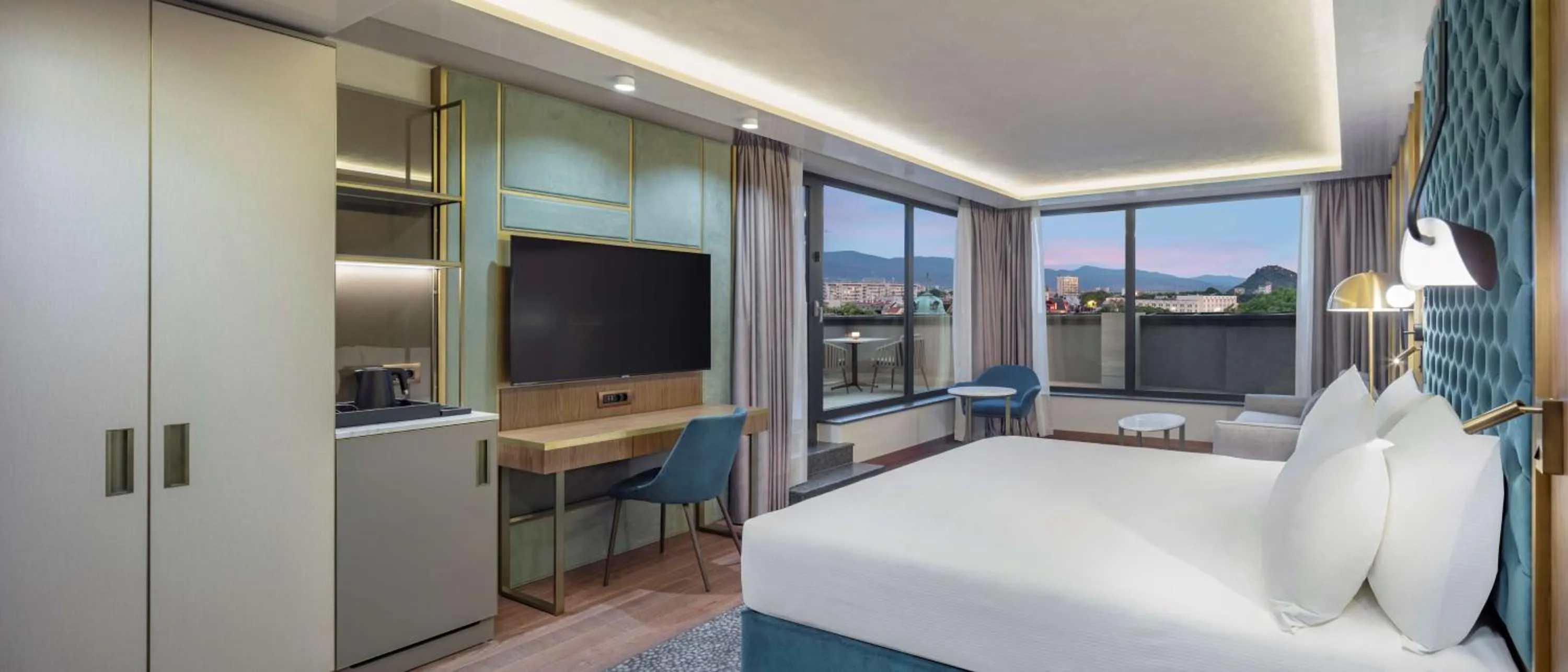 Bedroom, Bed in Doubletree By Hilton Plovdiv Center