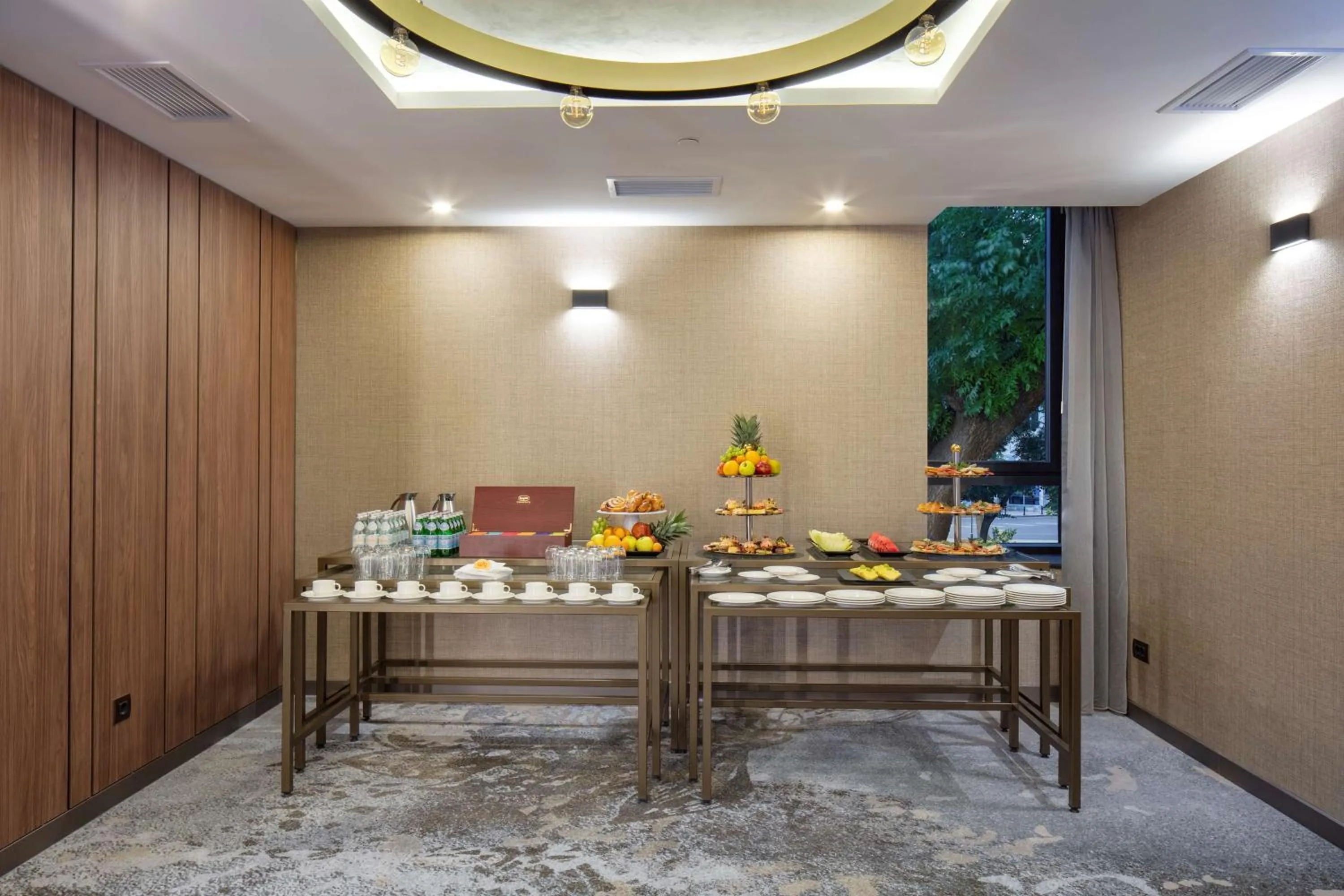 Dining area in Doubletree By Hilton Plovdiv Center