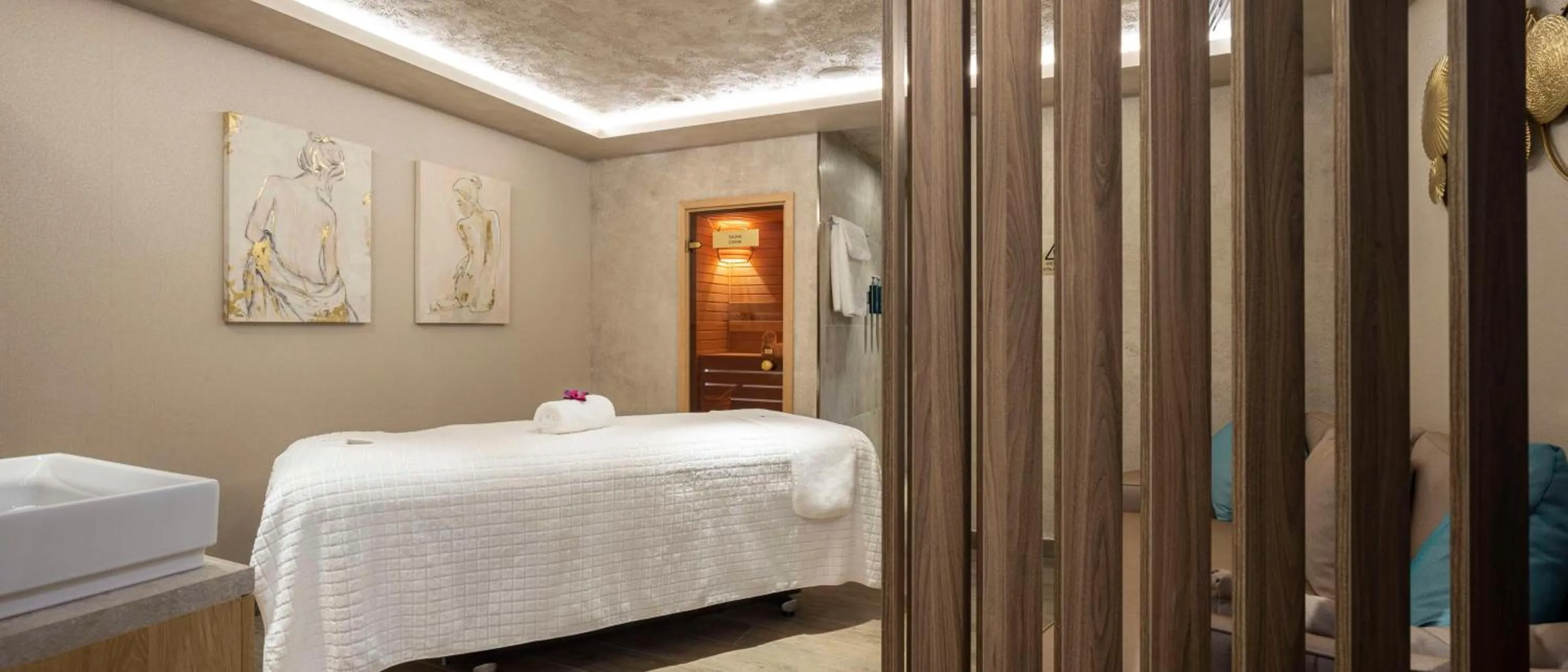 Sports, Bed in Doubletree By Hilton Plovdiv Center